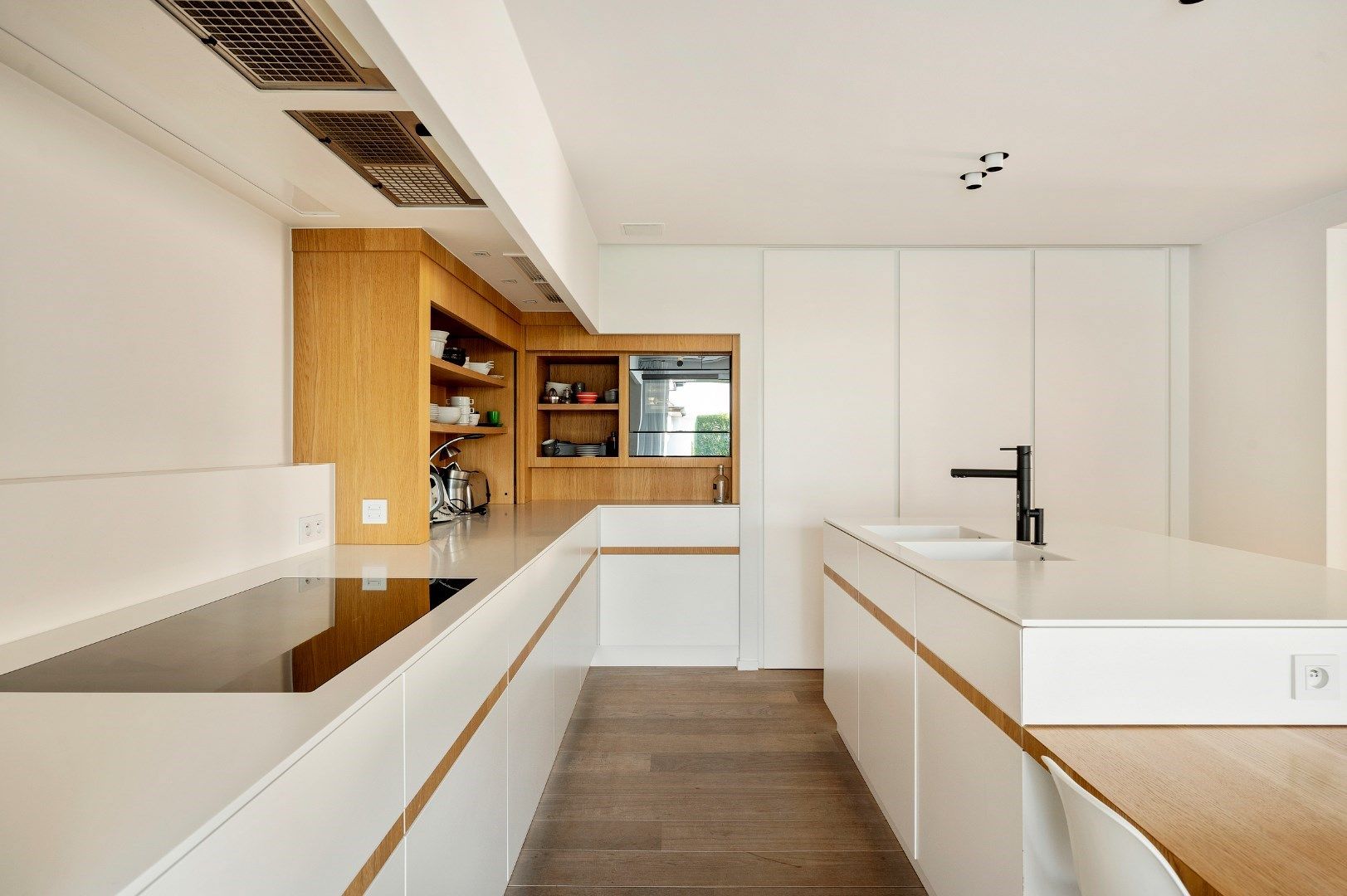 Hoogwaardige villa met bedrijfsgebouw op 3704 m². foto 9