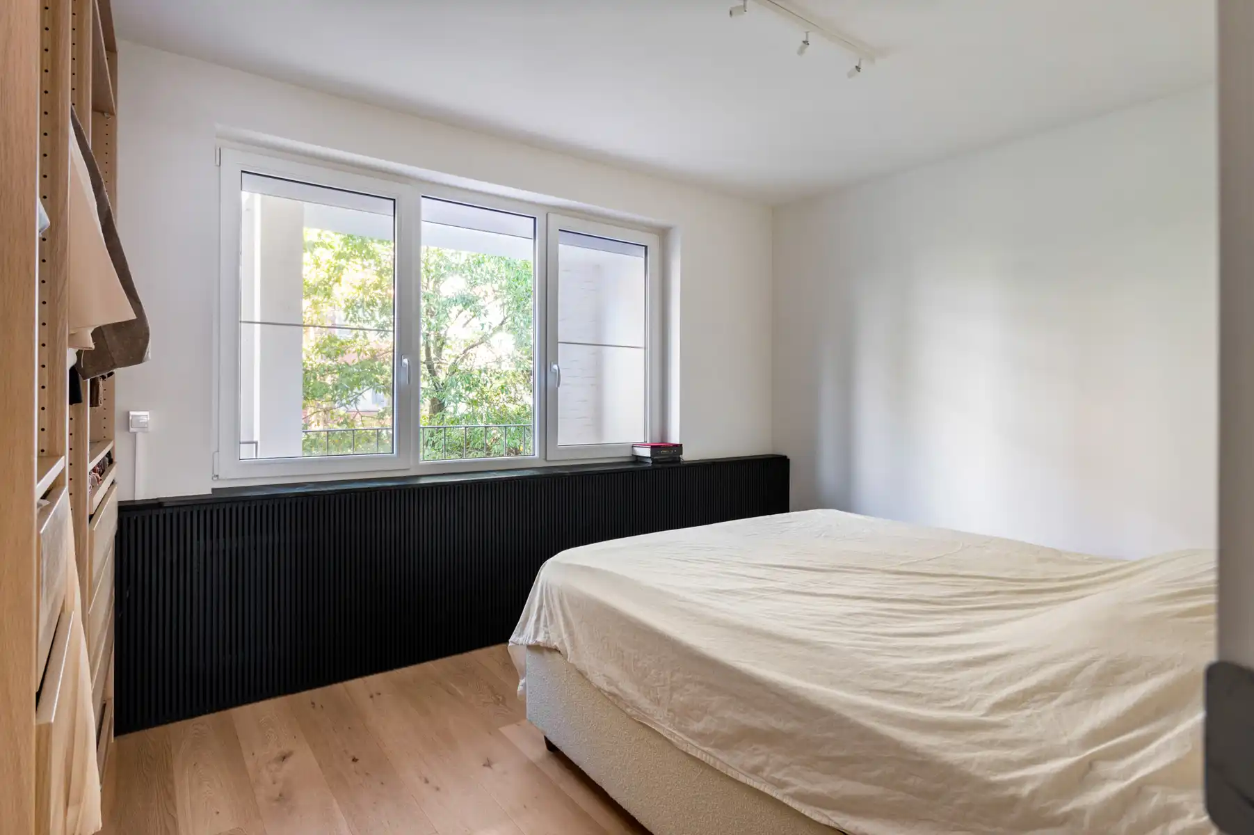 Stijlvol gerenoveerd appartement met authentieke charme in Deurne foto 12