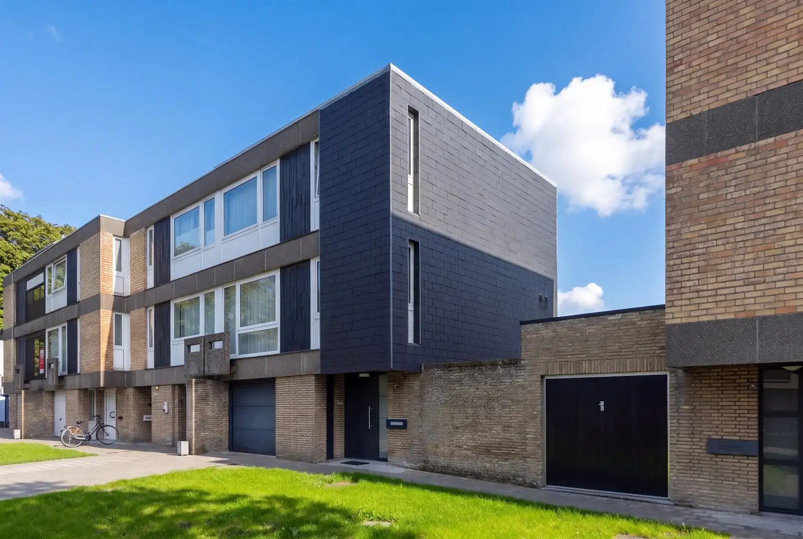 Halfopen woning met 3 slaapkamers, garage en tuin in Sint-Michiels foto 2