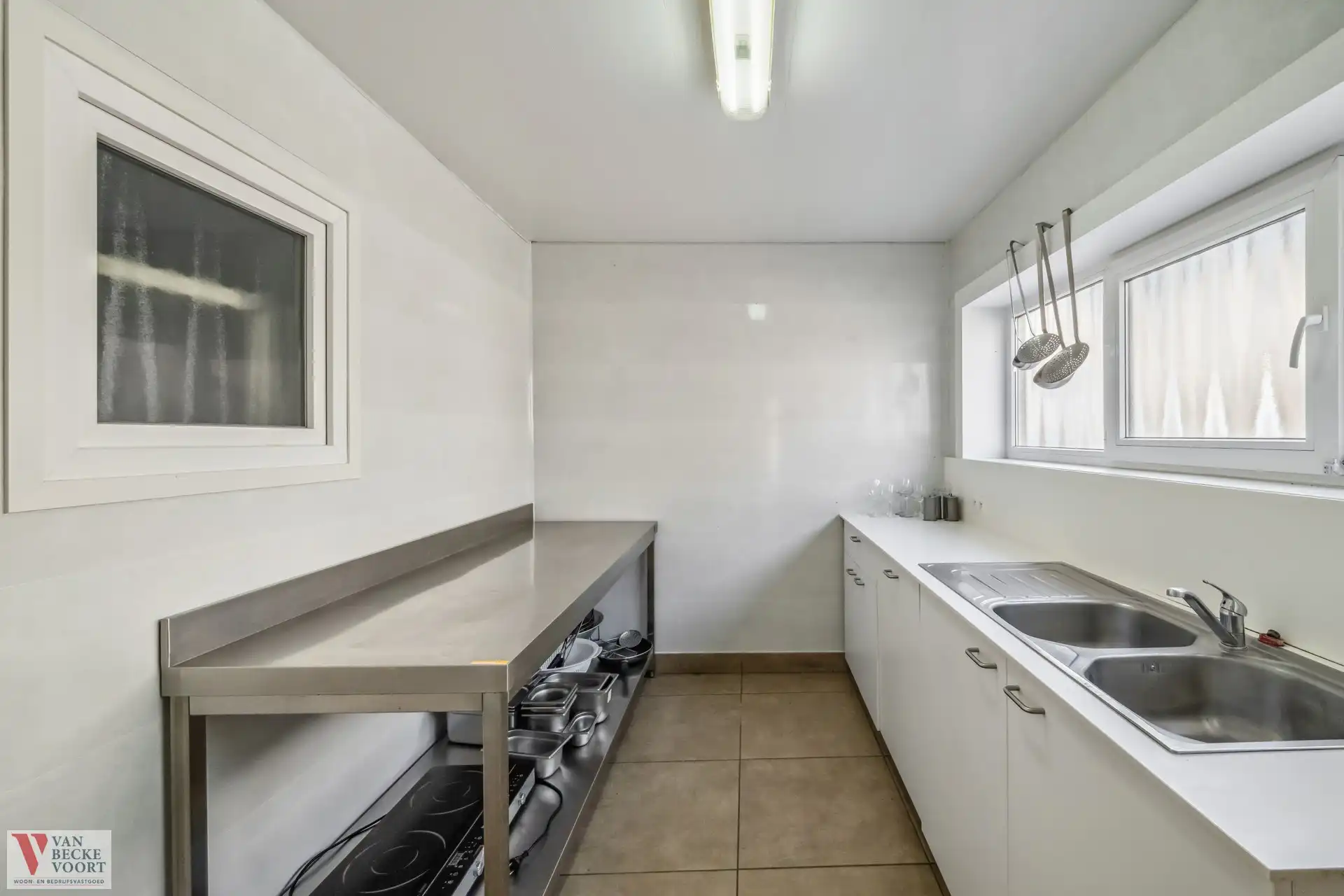 Handelspand op hoekligging met garage foto 7