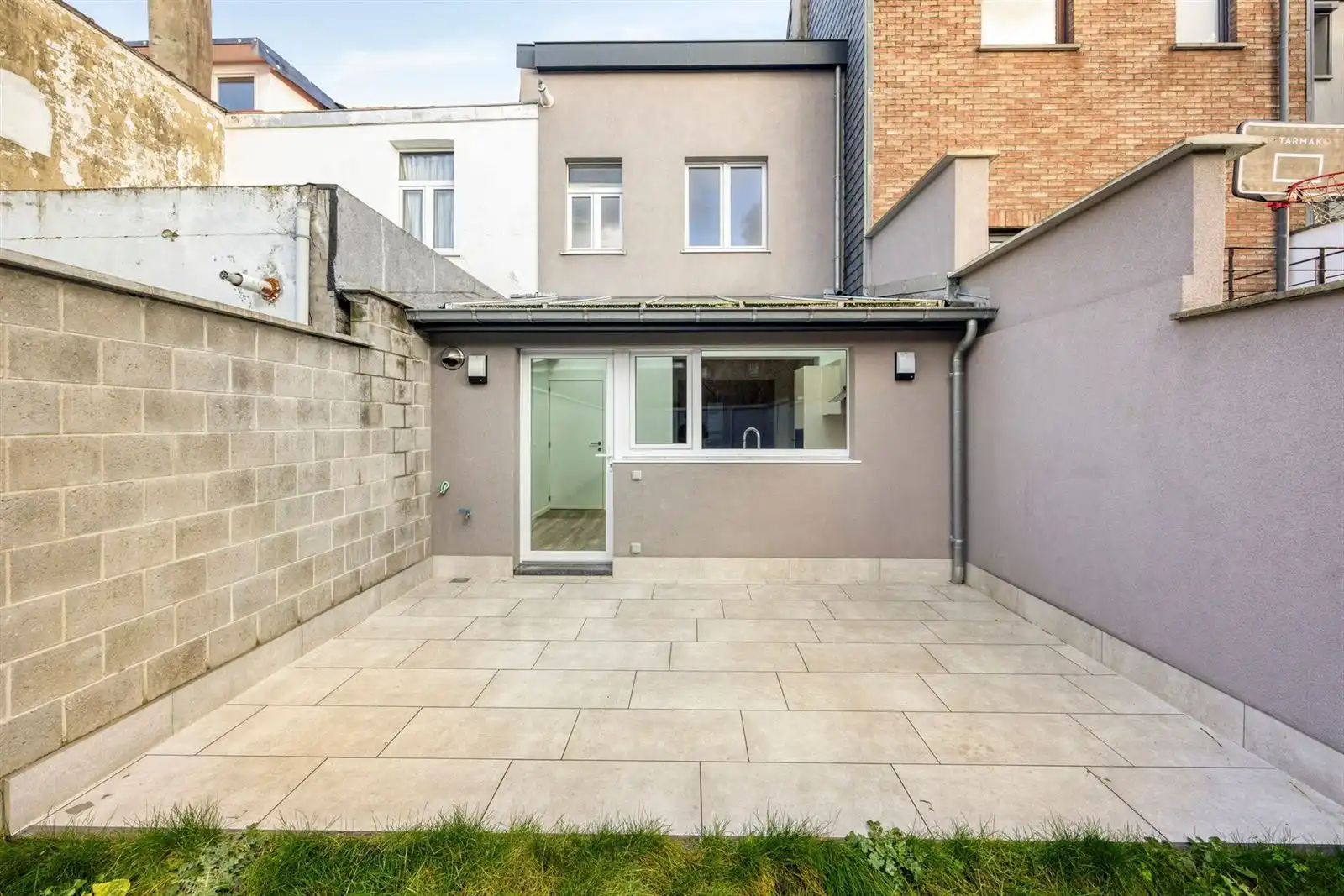 Gerenoveerde woning met 4 slaapkamers en tuin foto 22