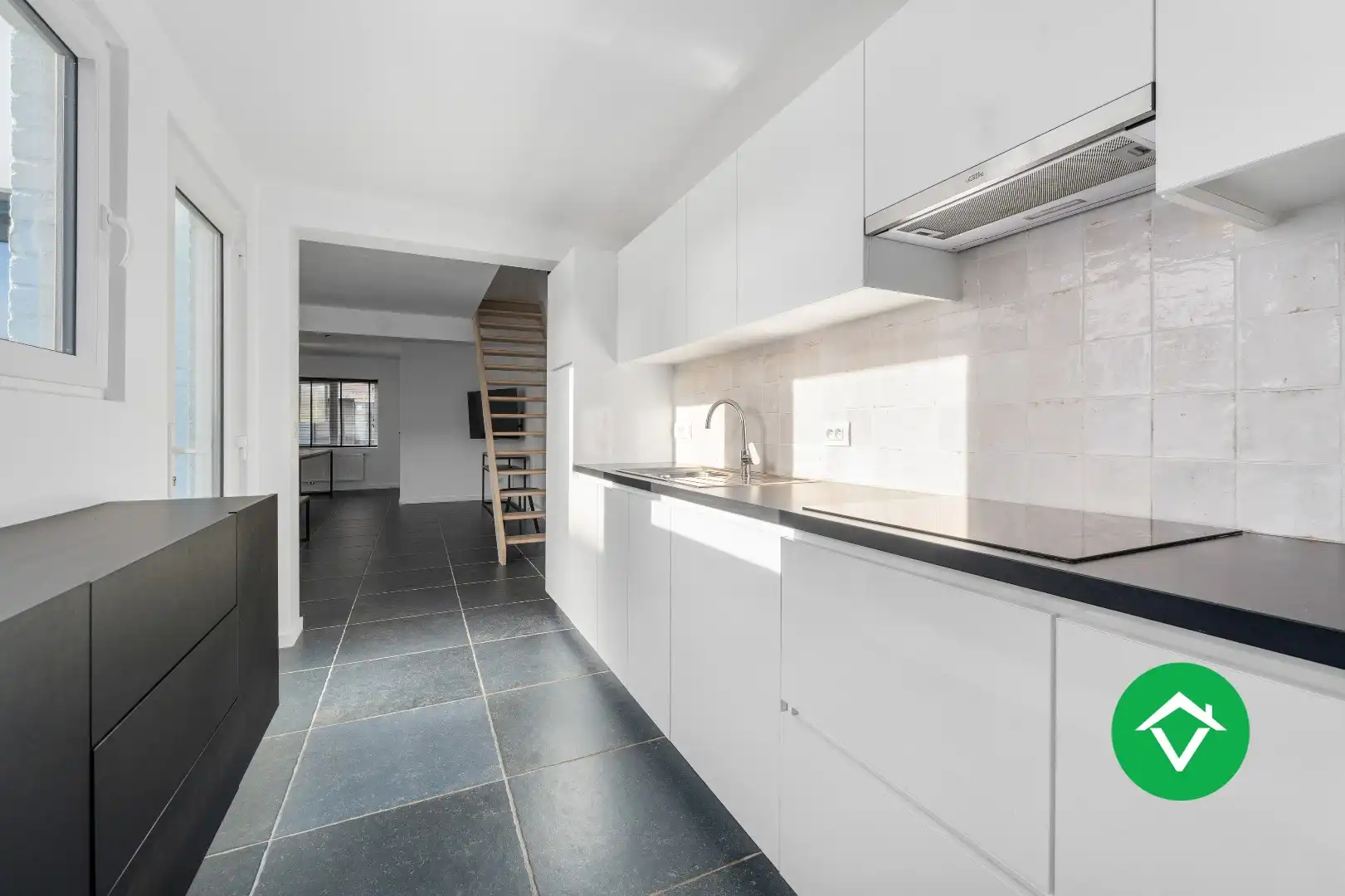 Volledig vernieuwde woning met 3 slaapkamers en bijgebouw in centrum Koekelare foto 11