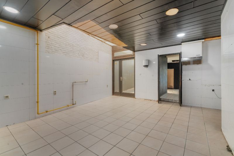 Woning met handelsruimte/bureel foto 6