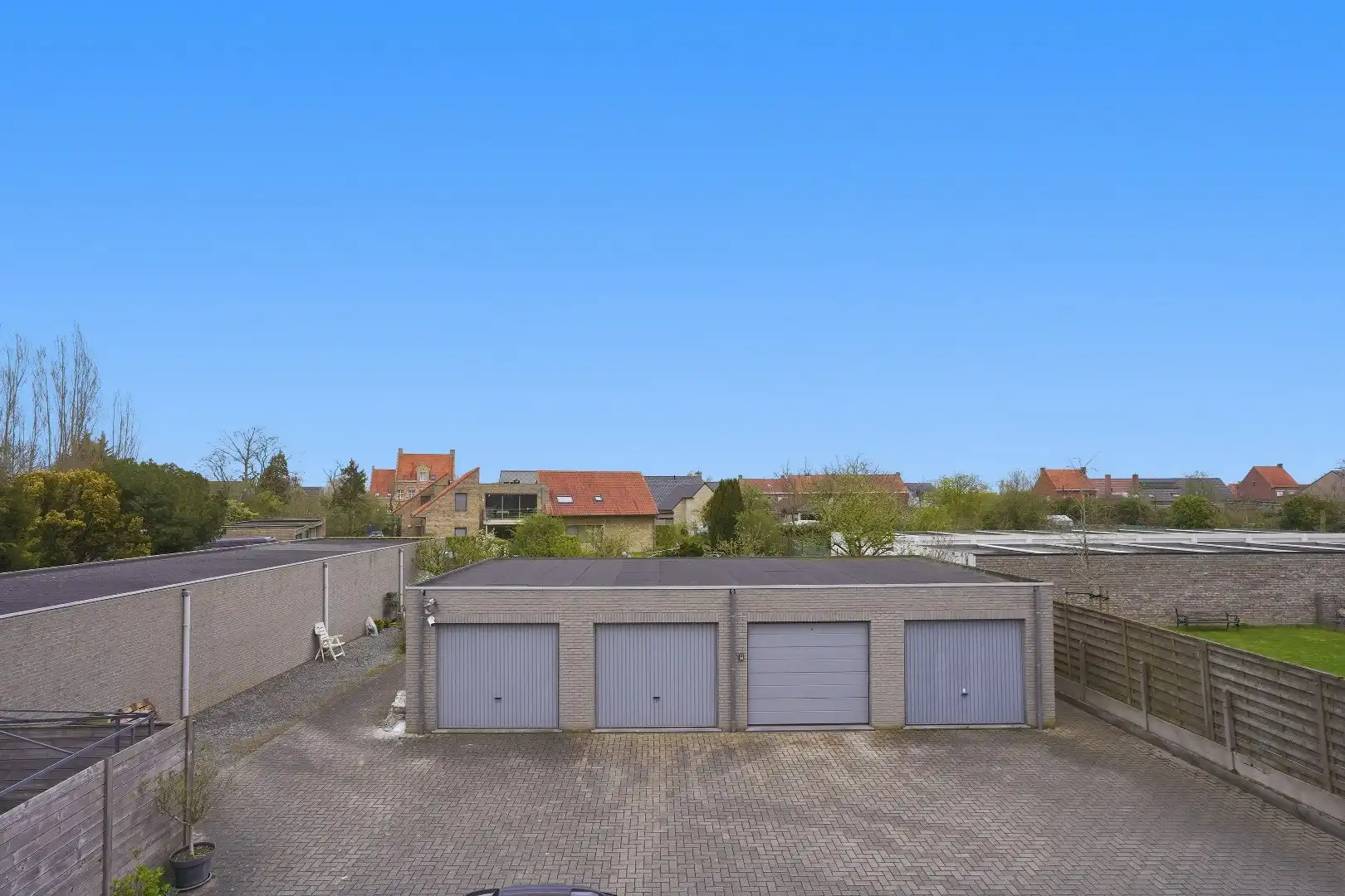 Recent appartement met privatieve tuin (346m²)  en ruim terras (40m²) in het centrum van Woumen! foto 14