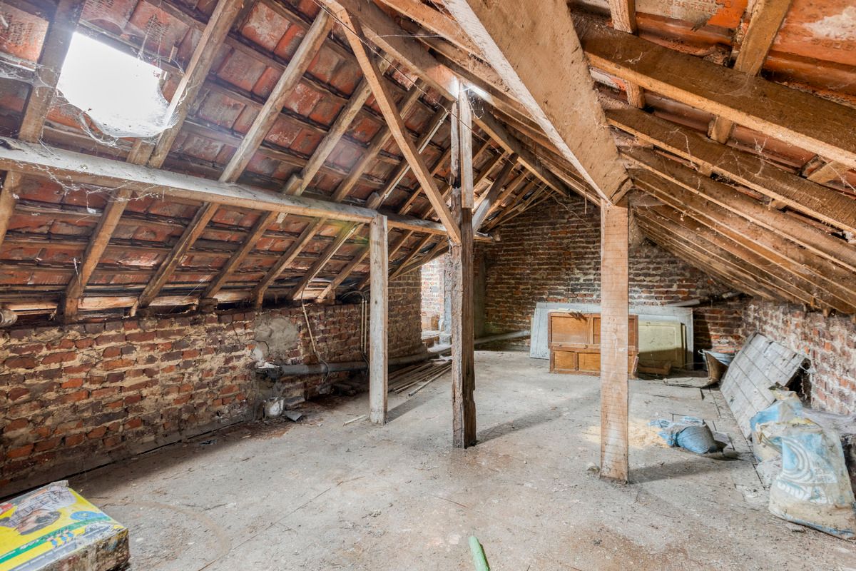 Te renoveren rijwoning in hartje Bilzen foto 14