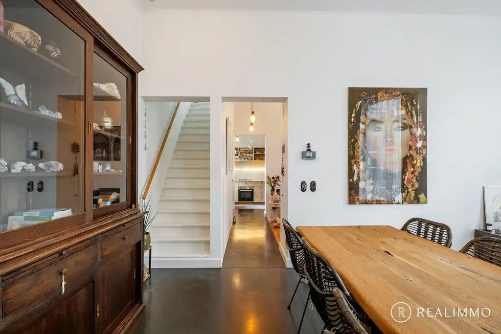 Authentiek gerenoveerde woning met ruim terras in hartje Avelgem foto 5