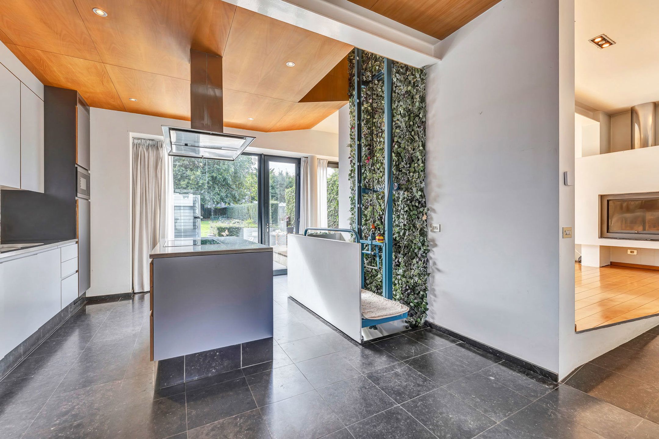 Instapklare woning met garage en tuin nabij station foto 9