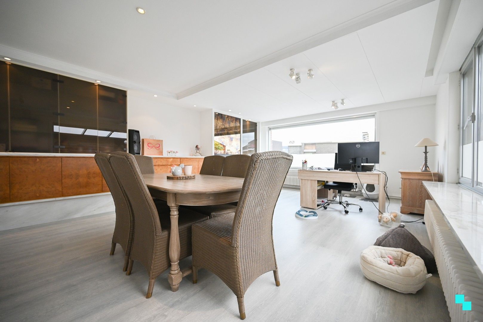 Verrassend ruime woning met 4 slaapkamers te Roeselare foto 12