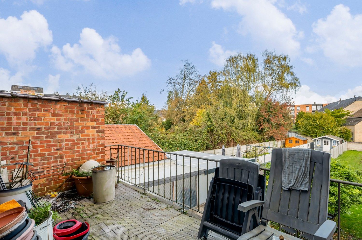 VOLLEDIG te renoveren rijwoning met inpandige garage en grote tuin op een gunstige locatie. foto 21