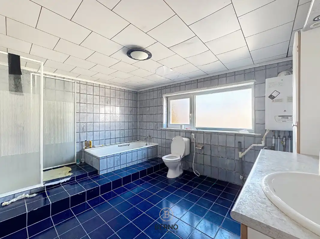 Te renoveren woning met 4 slaapkamers foto 10
