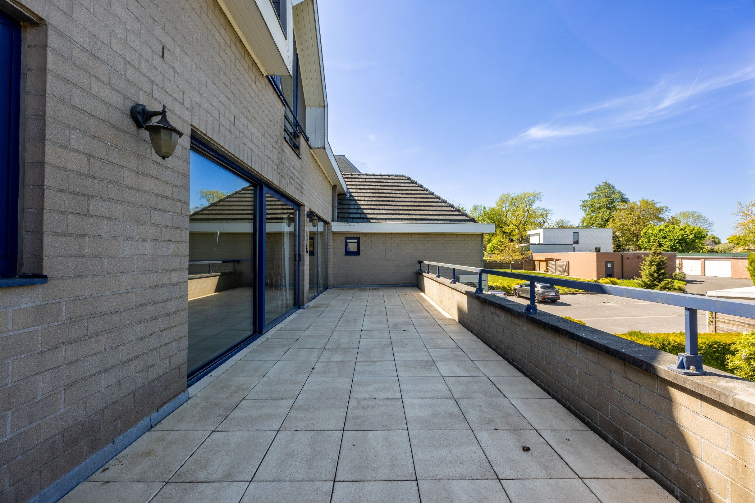 VERZORGD APPARTEMENT MET GROOT TERRAS foto 4