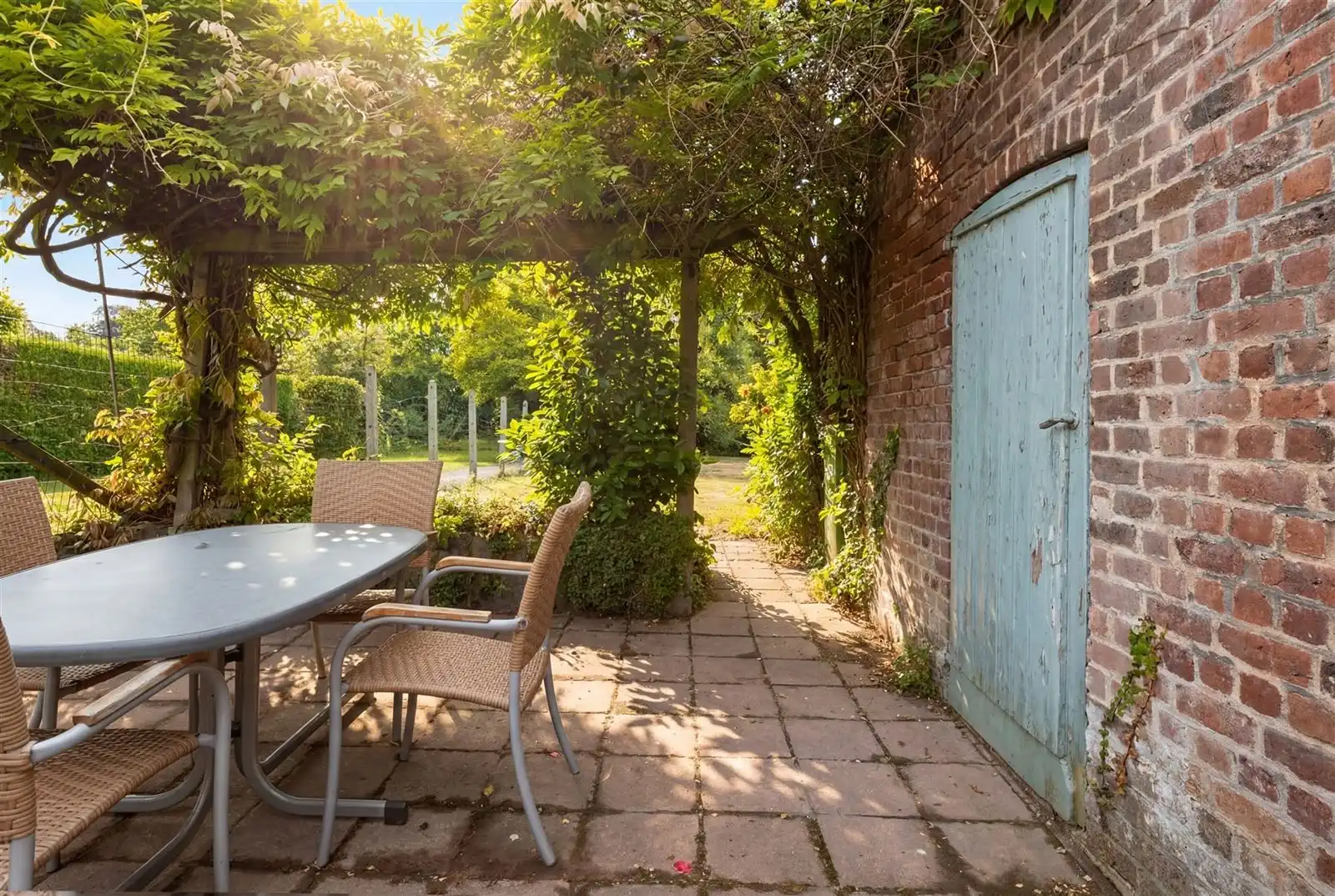 Te renoveren woning met ruime garage in centrum Zottegem! foto 9