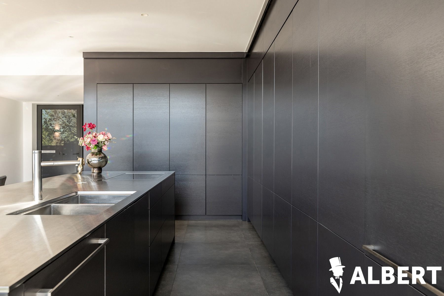 Unieke eigentijdse villa met zwembad foto 7