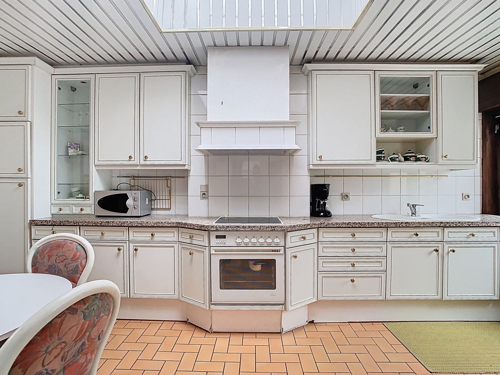 Centraal gelegen rijwoning met 2 SLPK én mooie stadstuin! foto 7