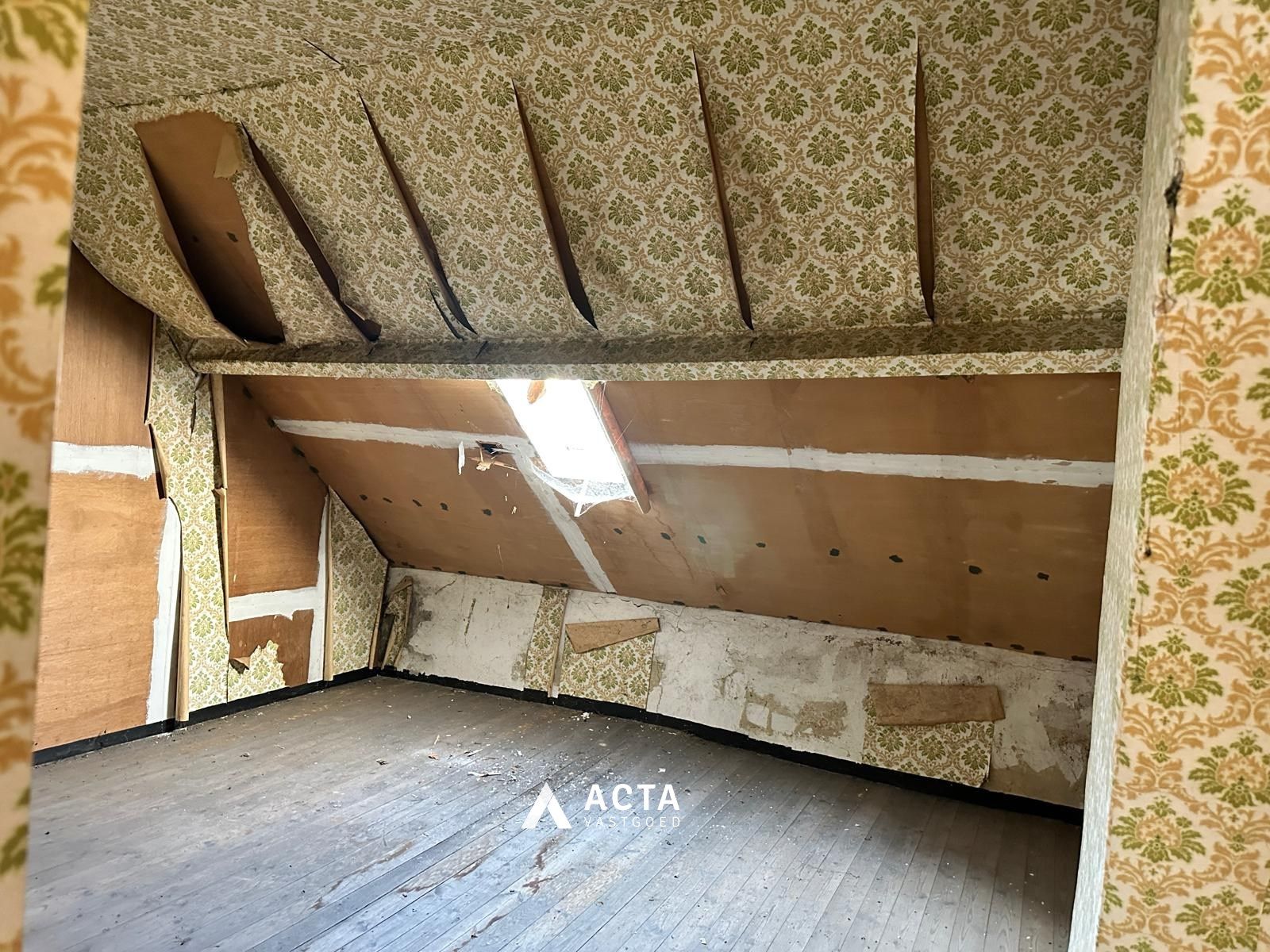 Te renoveren woning met tuin in rustige straat nabij het stadscentrum foto 2