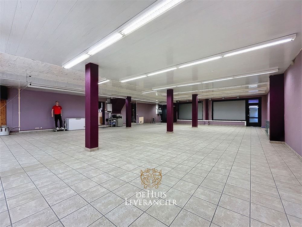 Ruime (253m) handelsgelijkvloers in het centrum van Kontich-Kazerne foto 5