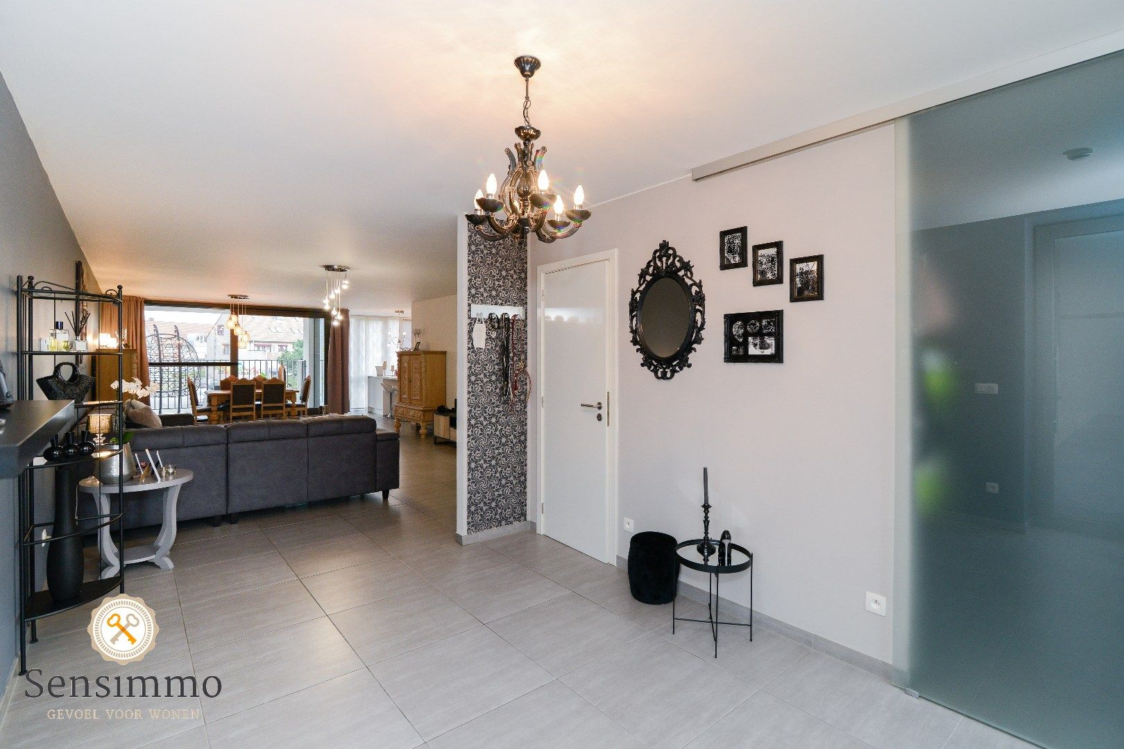 Modern en ruim appartement met 1 slaapkamer, dubbel terras en privé parking foto 7