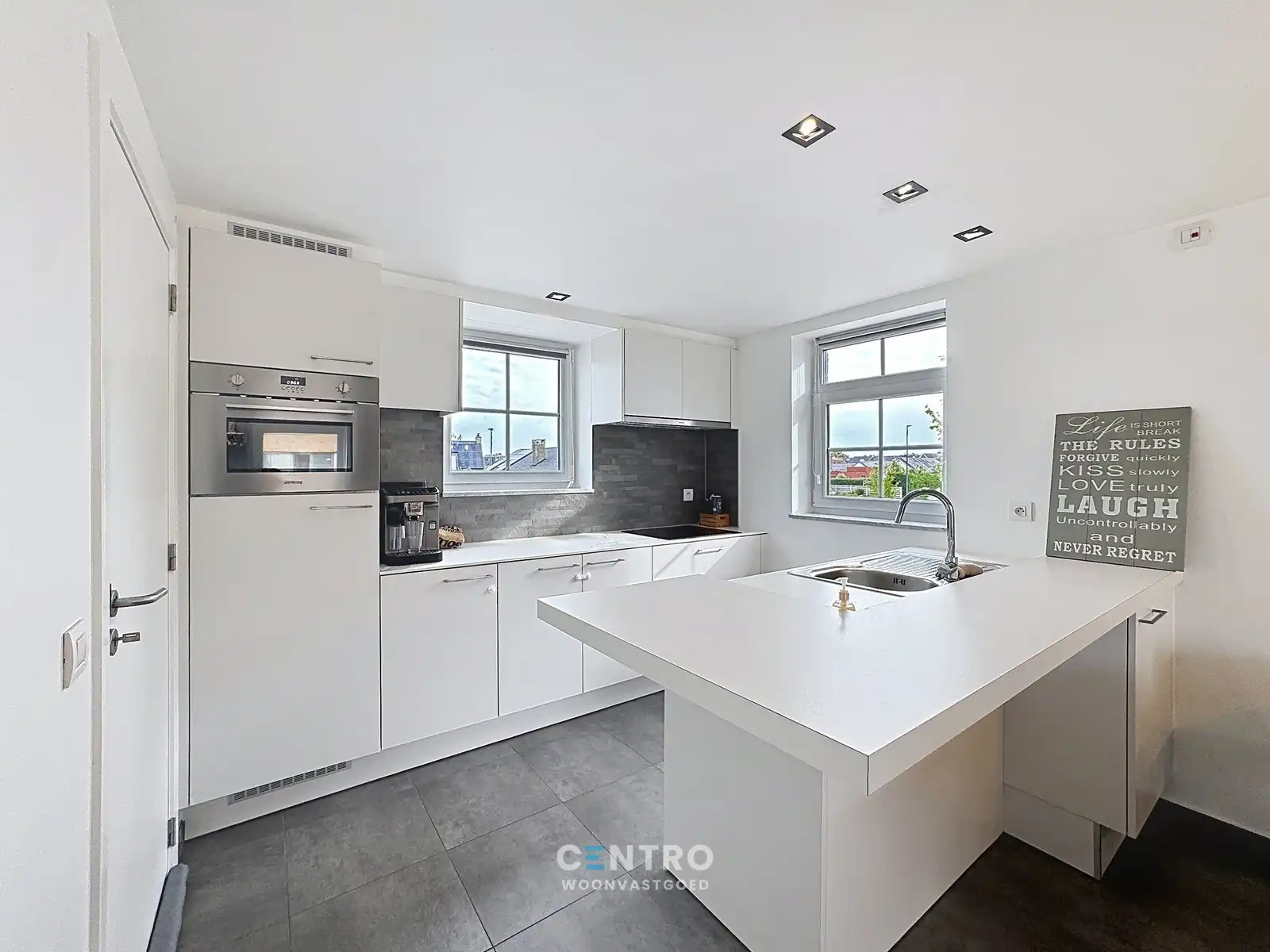 Instapklaar RUIM appartement met 3 RUIME slpks +  ruim ZUDgericht terras! foto 4
