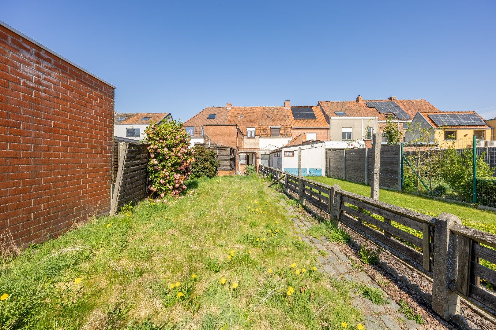 Ruime woning met potentieel en uitstekende ligging! foto 14