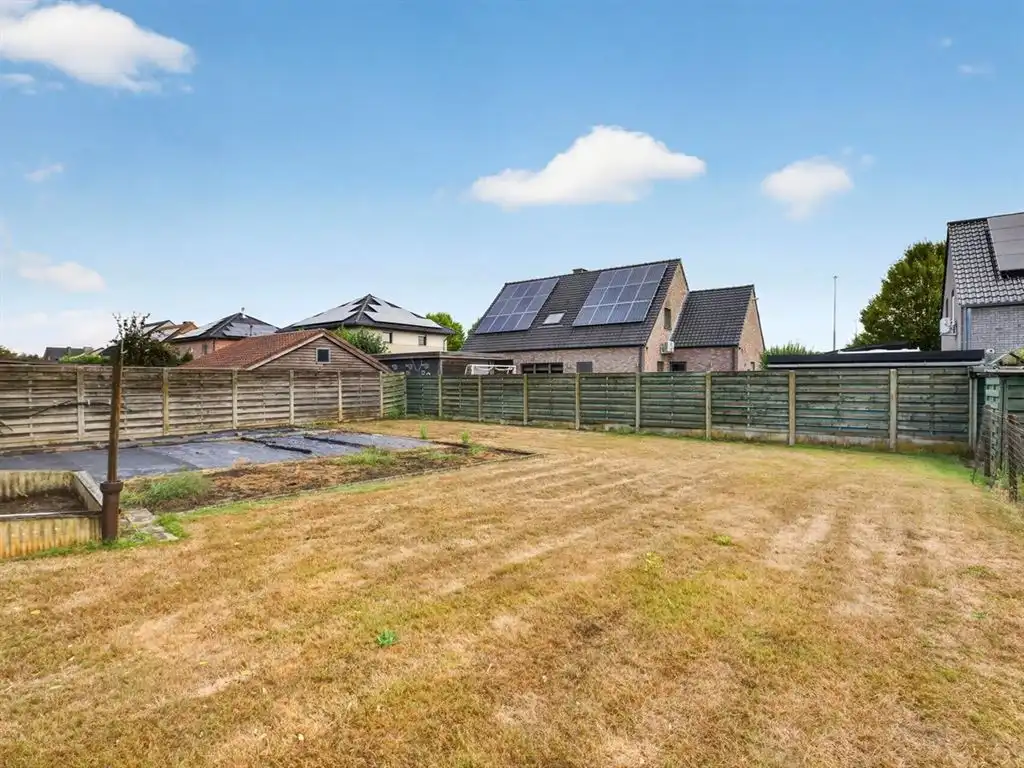 Verzorgde, vrijstaande woning, op te frissen naar eigen smaak foto 10