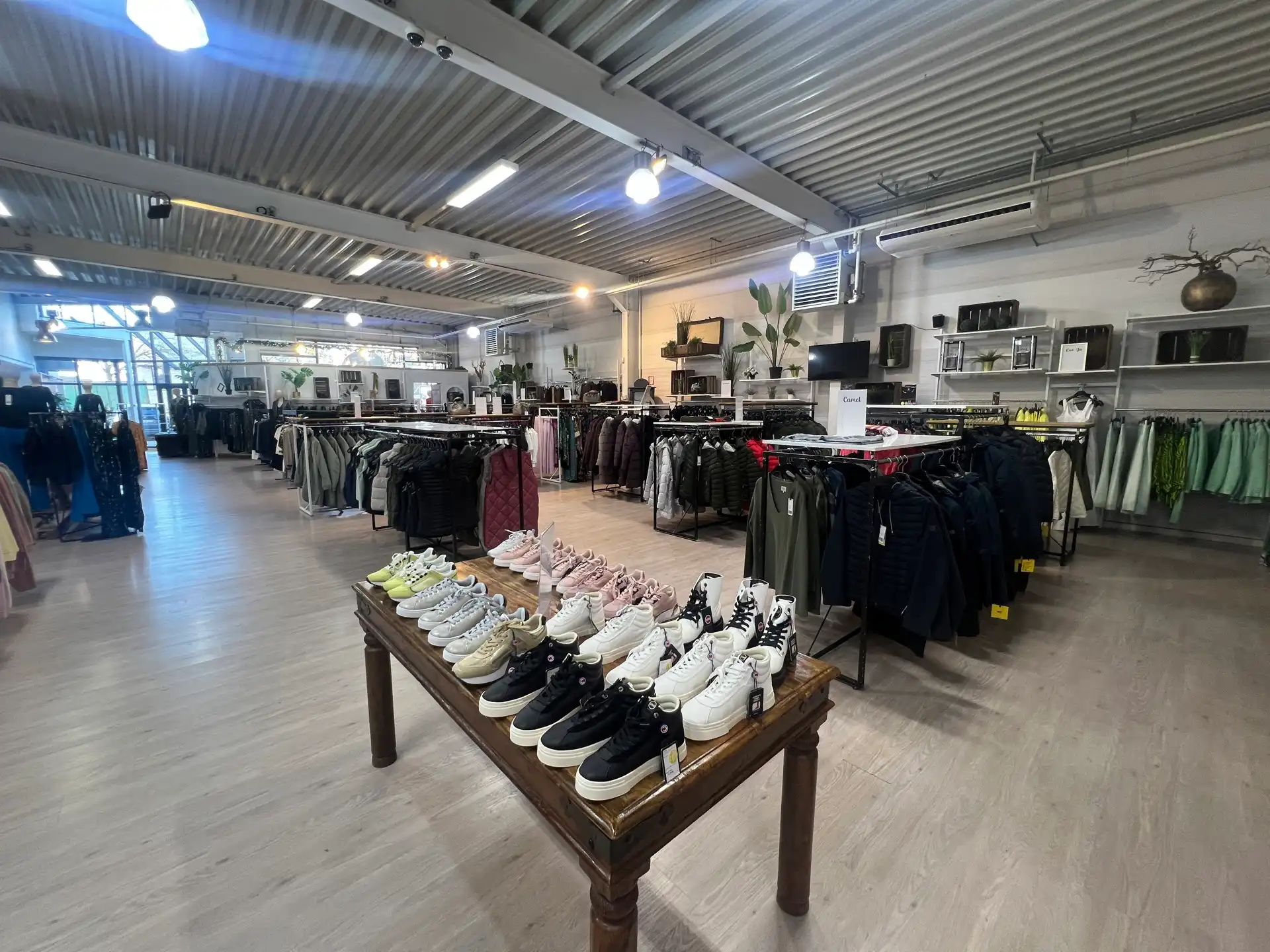 Baanwinkel van 725m² foto 13