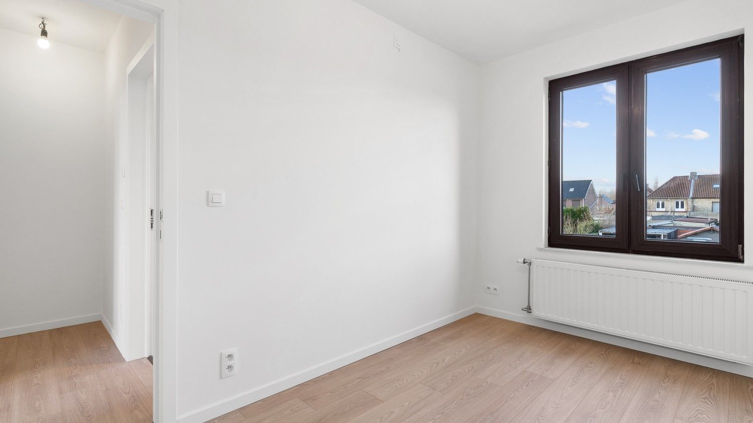 Volledig gerenoveerde woning met 3 slaapkamers en tuin. foto 10