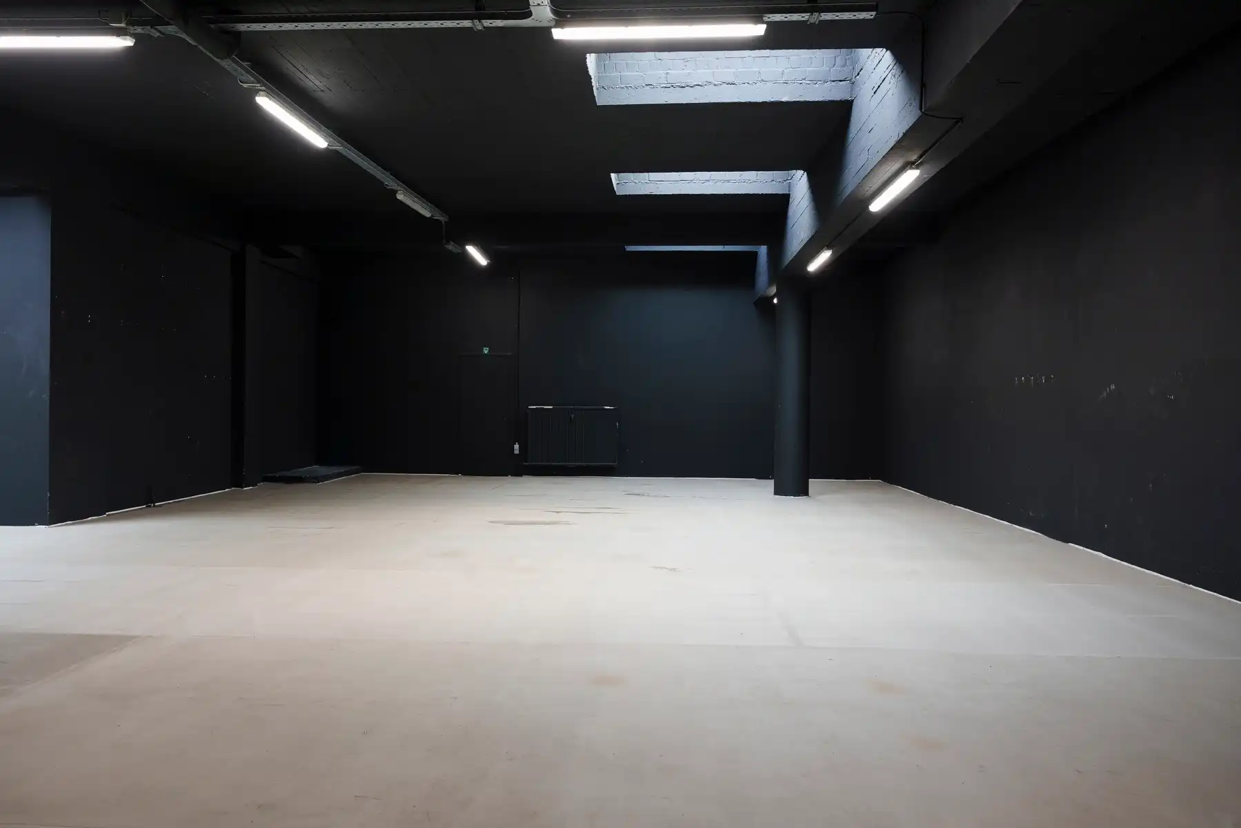 Veelzijdige commerciële ruimte met uitzonderlijke hoogte foto 3