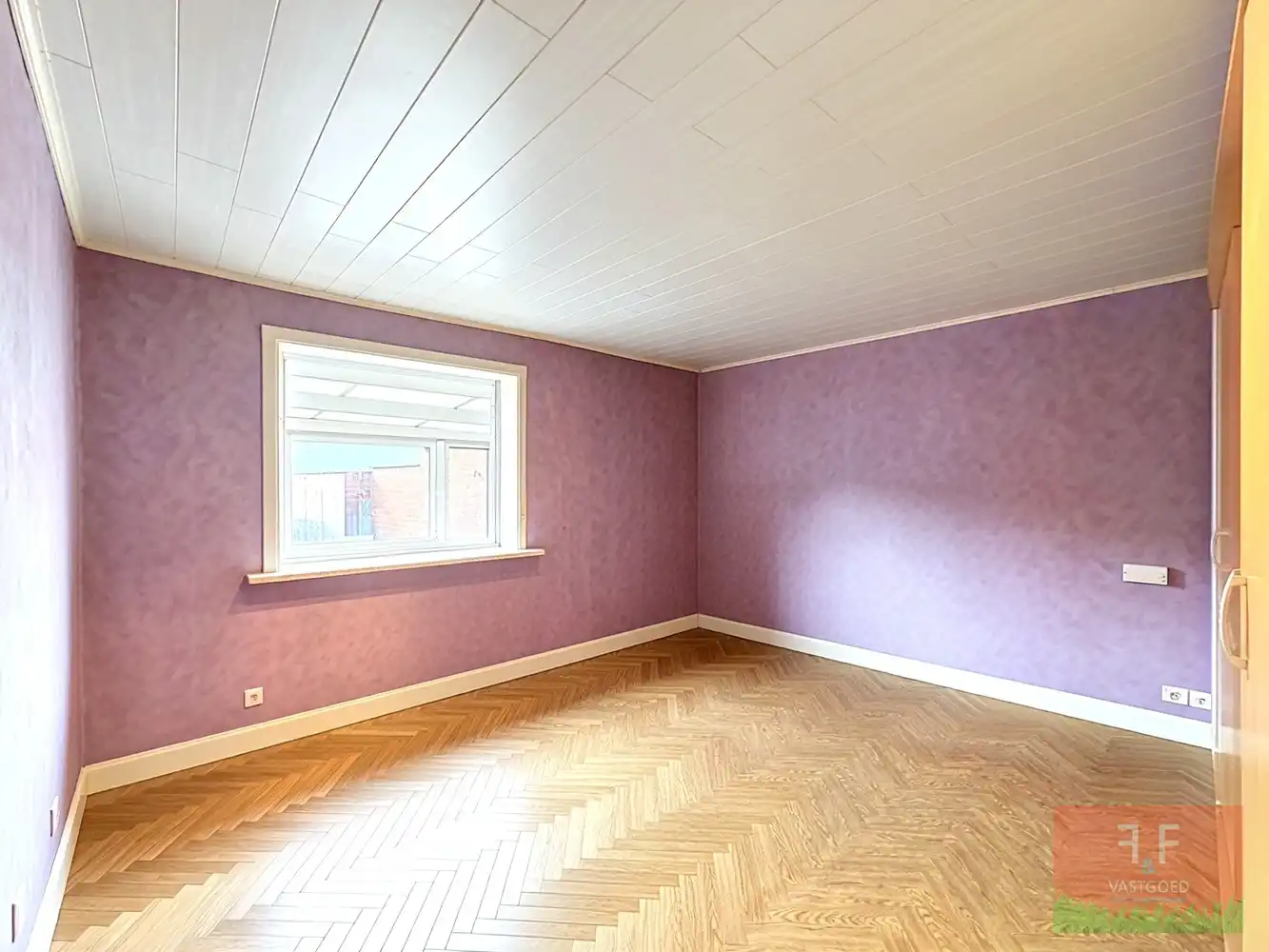 Halfopen bebouwing met 5 slaapkamers, ruime garage en grote tuin te Bavegem foto 9