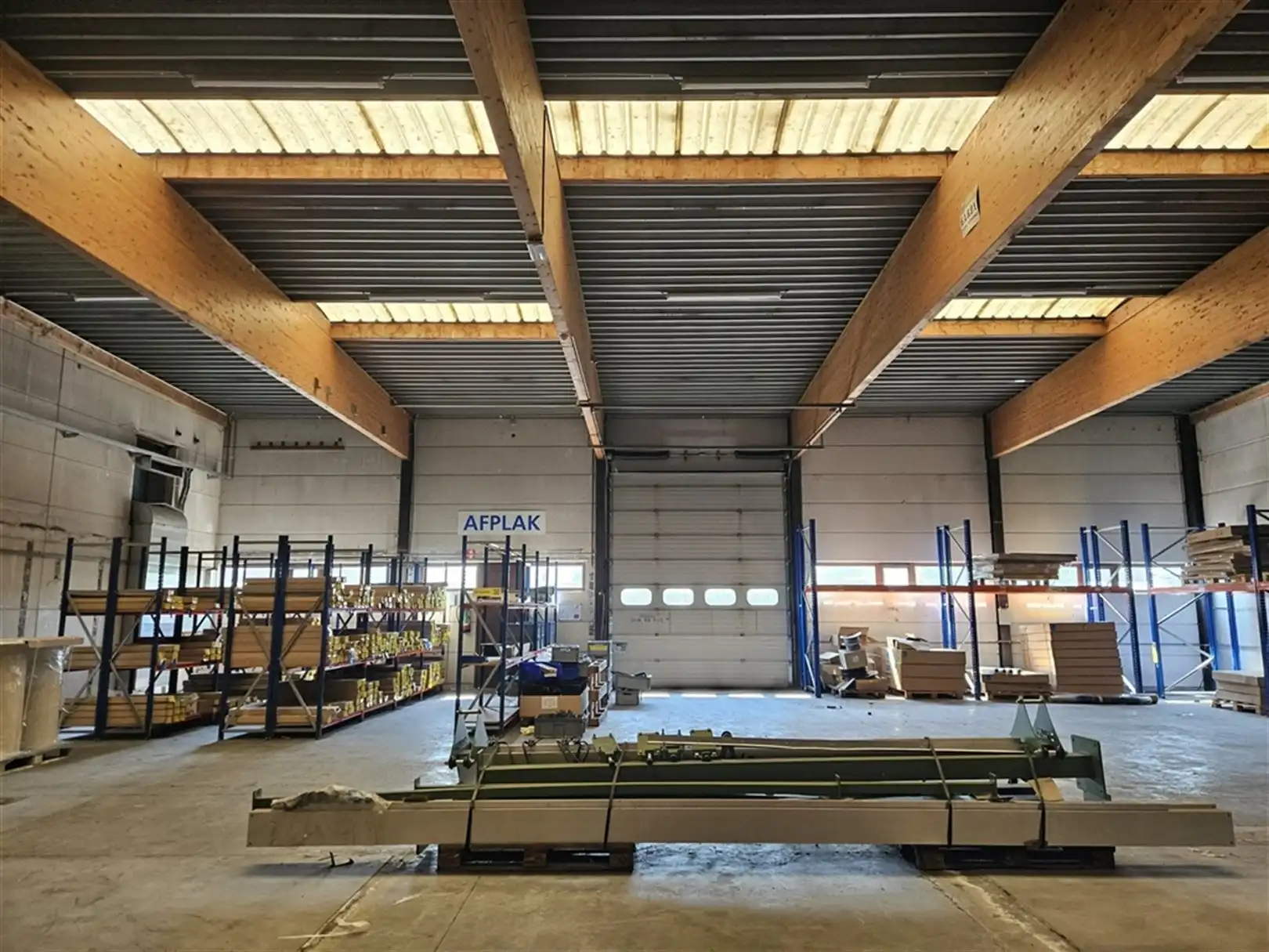 Semi-industrie met verhard terrein foto 6