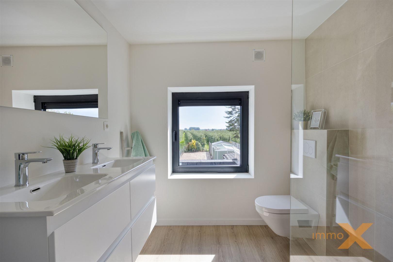 GERENOVEERDE KNUSSE WONING MET LEUKE TUIN foto 14