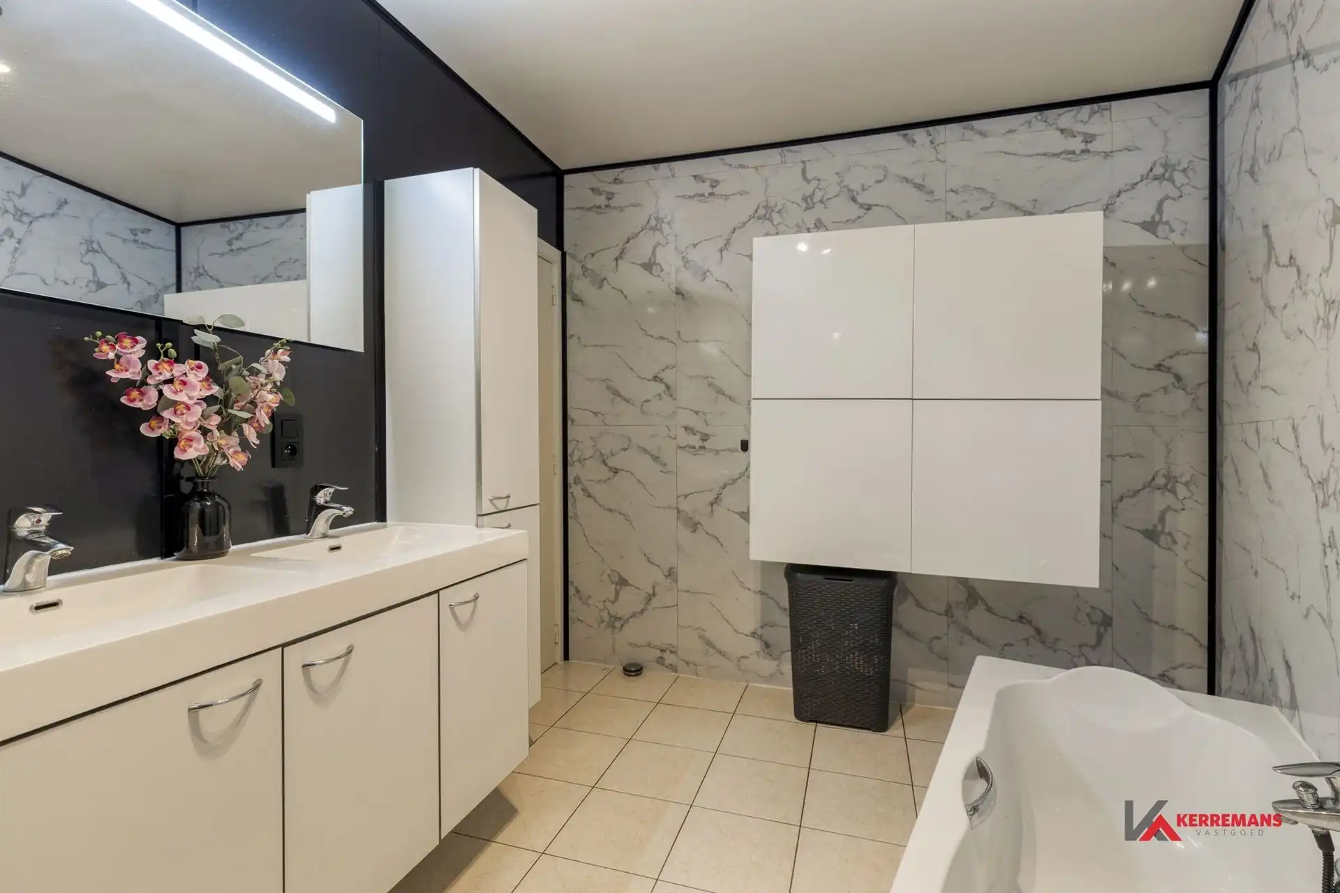 Gelijkvloers appartement met 2 slaapkamers, tuin & garage.  foto 14