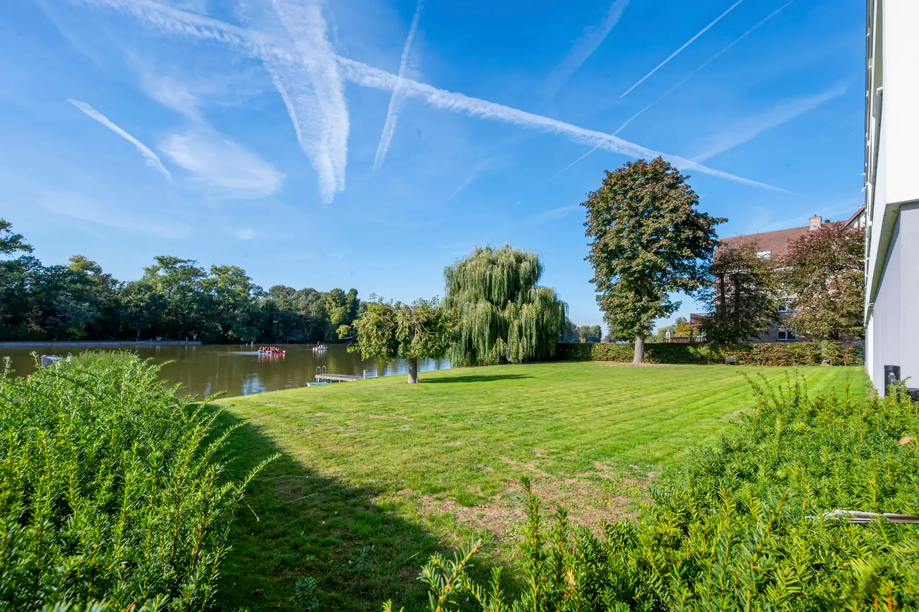 Pareltje aan het Donkmeer  foto {{pictureIndex}}
