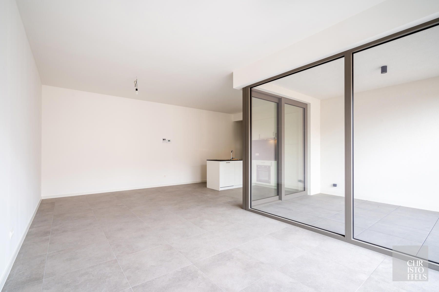 TE HUUR ONDER BTW - Modern lichtrijk appartement met 2 slaapkamers in hartje Lanaken!  foto 6