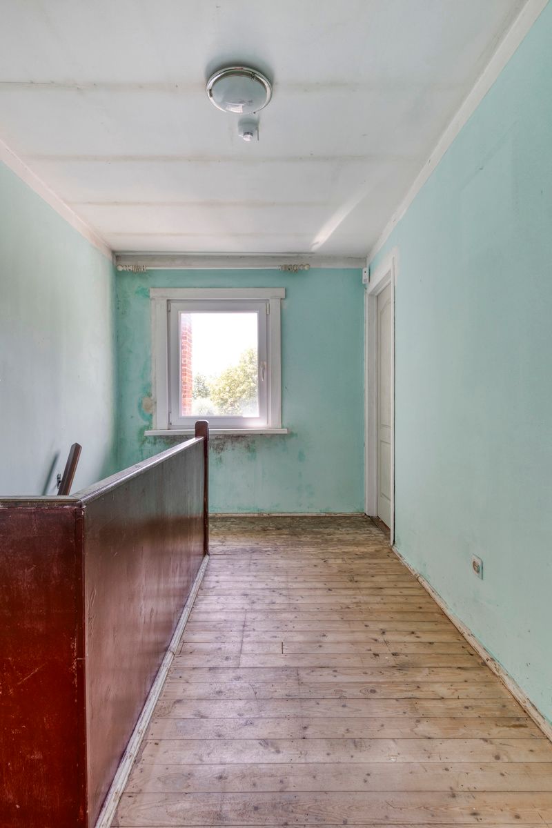 Te renoveren woning met ruime tuin. foto 10