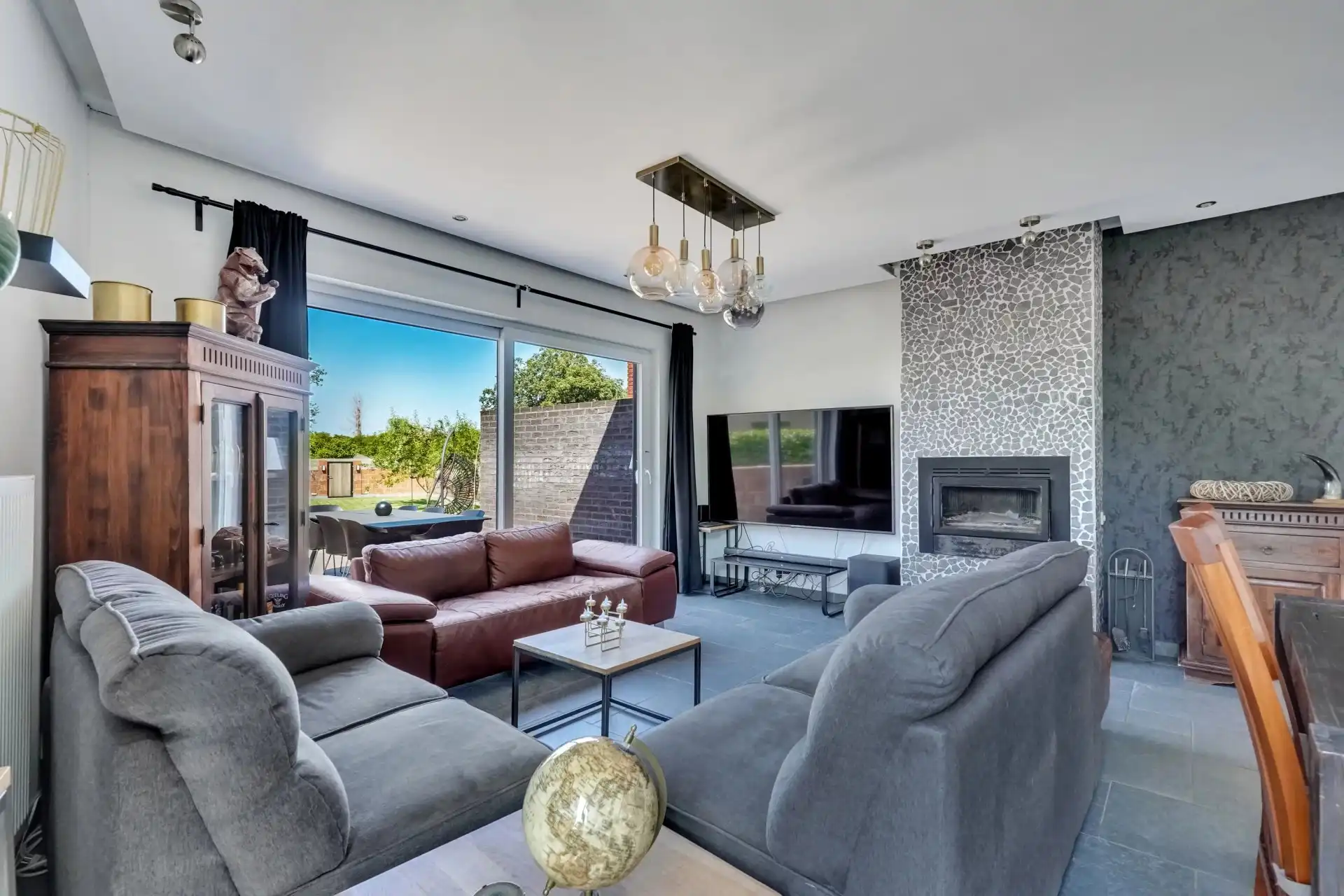 Instapklare, ruime woning met vier slaapkamers foto {{pictureIndex}}