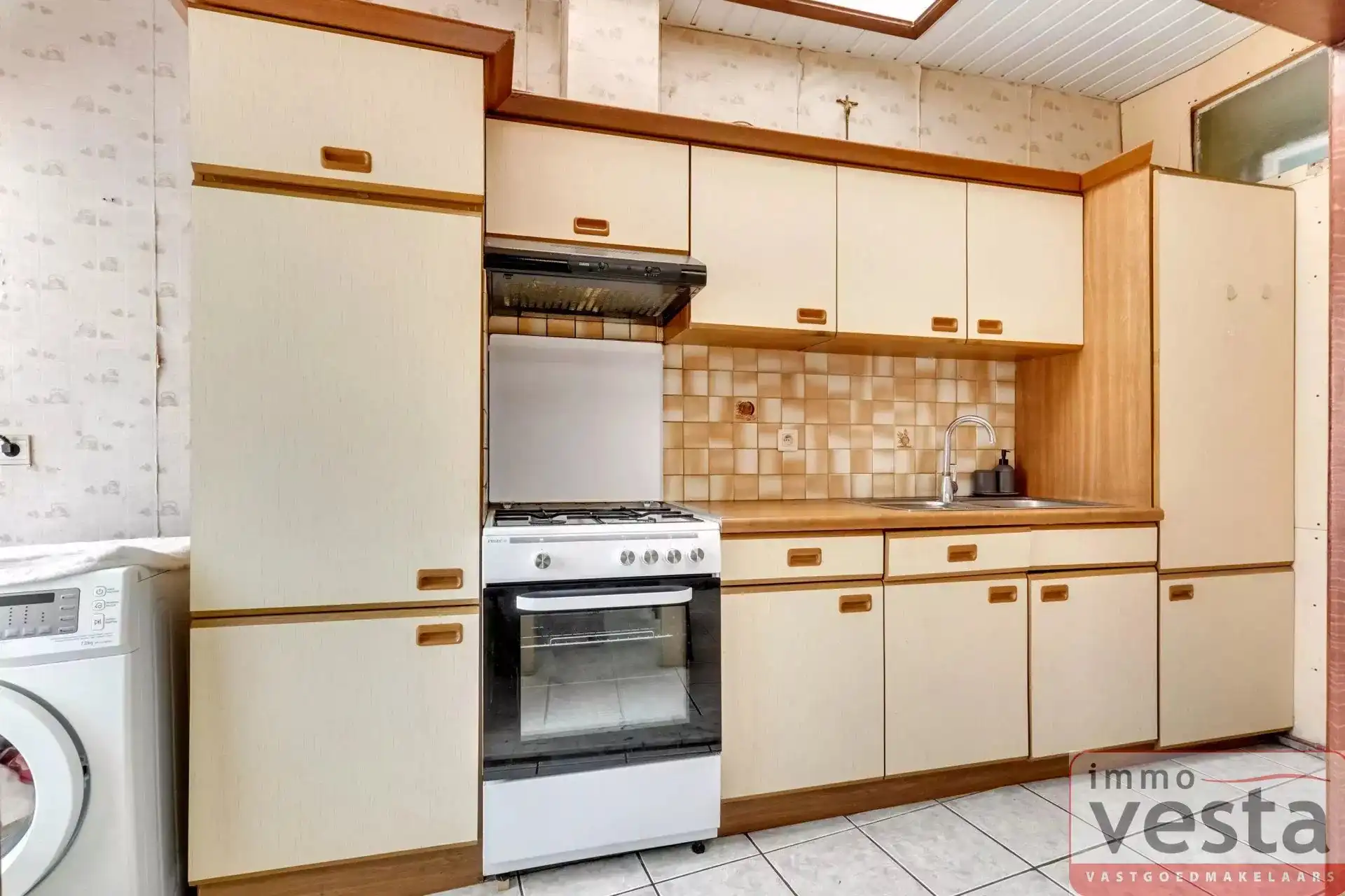 Ruime, te renoveren stadswoning met grote tuin foto 11