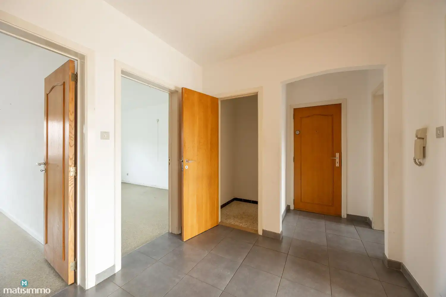 APPARTEMENT MET 2 SLAAPKAMERS, 2 TERRASSEN EN AUTOSTAANPLAATS OP WANDELAFSTAND VAN TONGEREN-CENTRUM foto 19