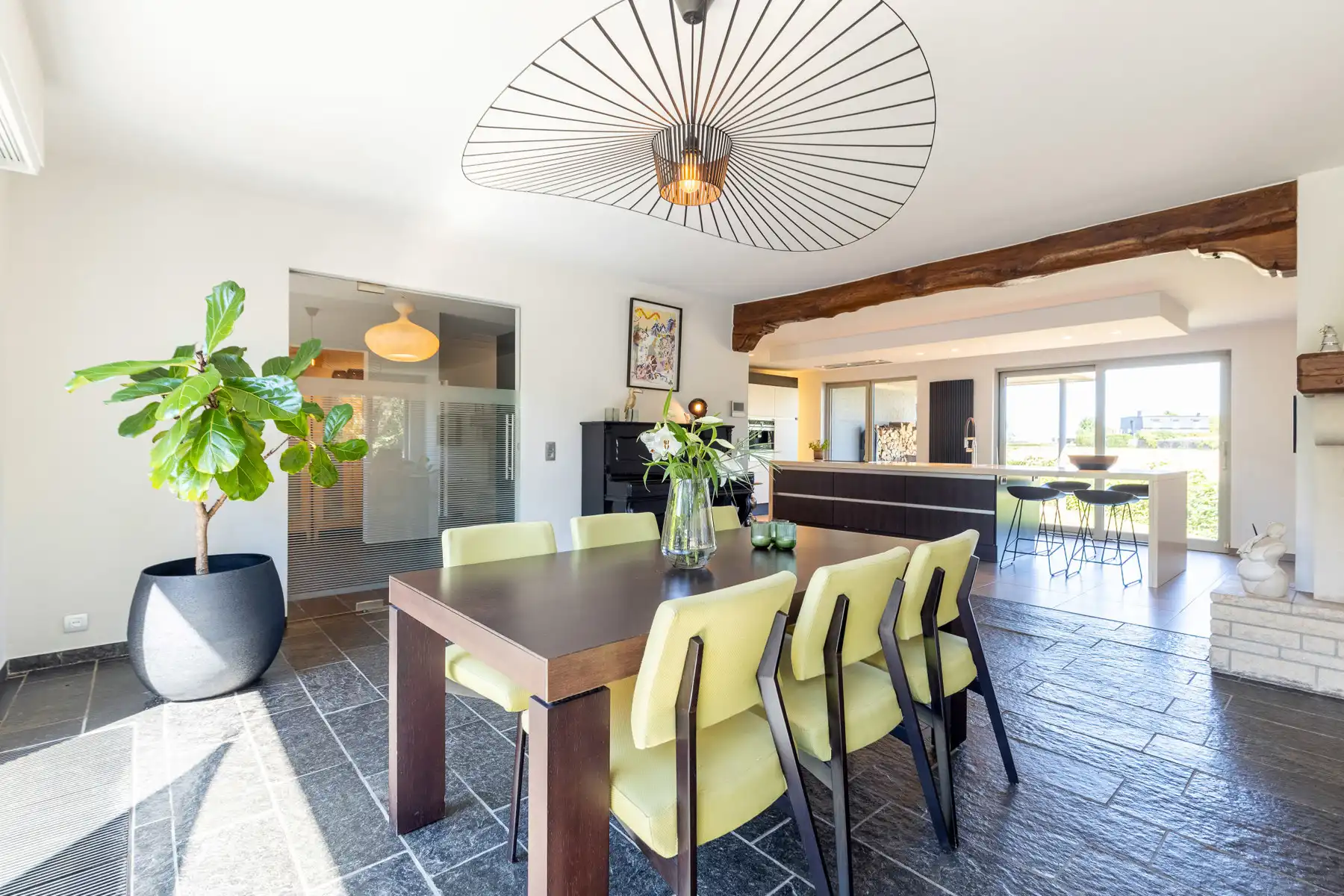 Ruime laagbouwvilla in residentiële villawijk foto 12