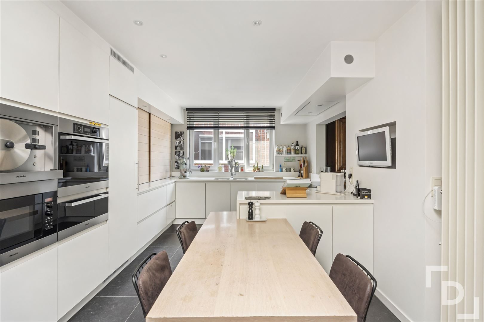 Ruime handelszaak met woonst & verhuurd appartement te koop in Poelkapelle. foto 30