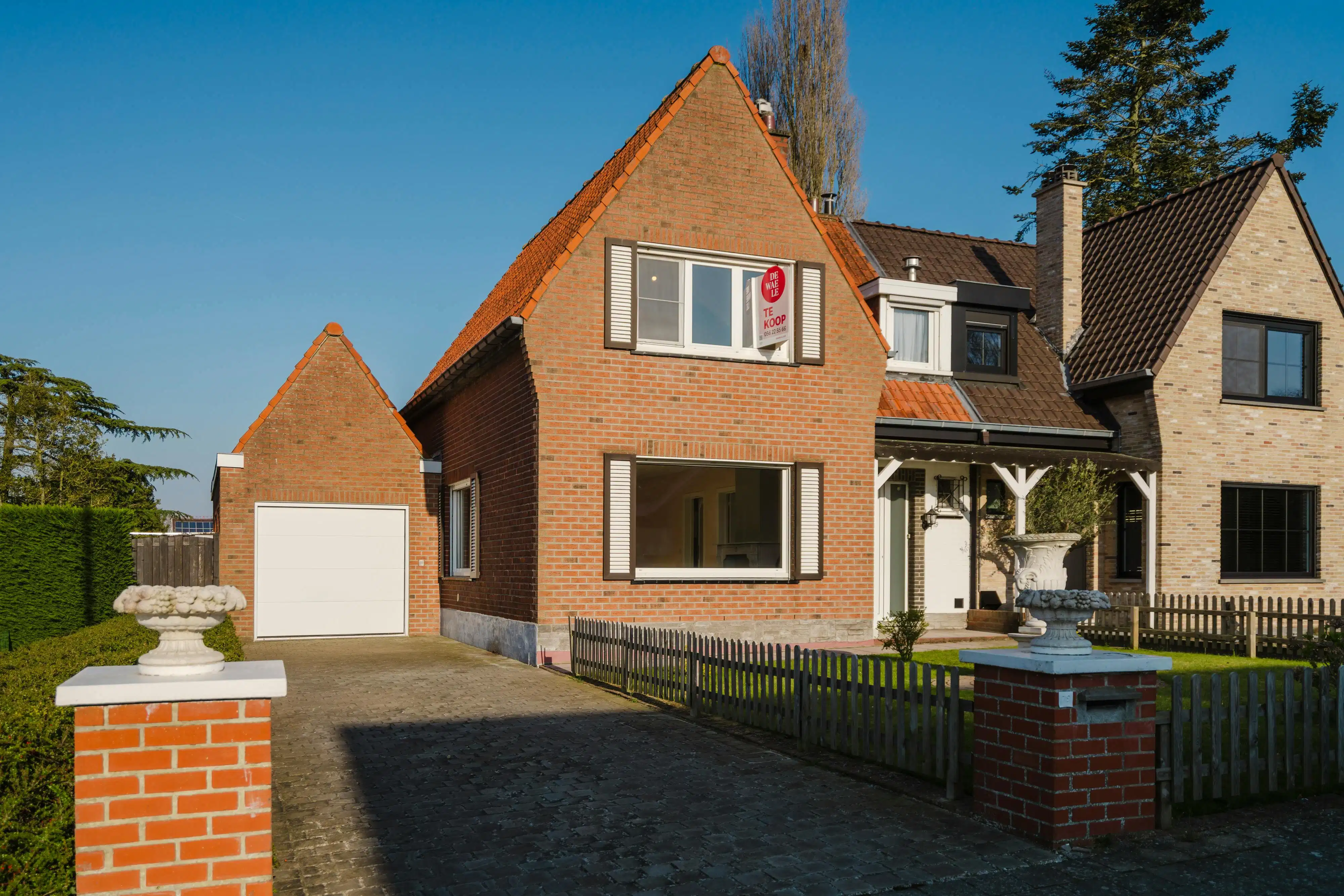 Ruim huis te koop op groot perceel, enorm potentieel foto 3