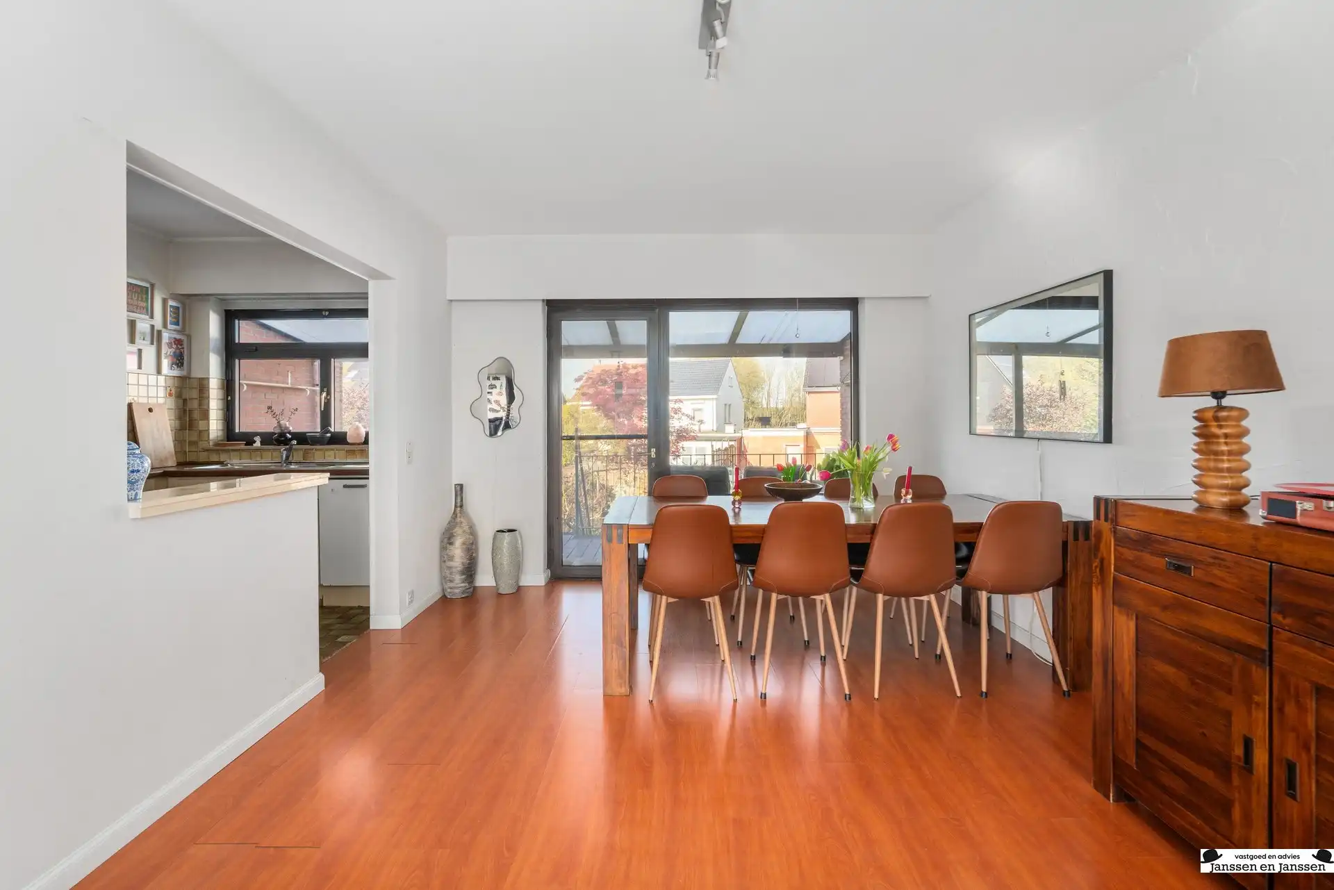 Instapklare bel-etage met zonnige tuin te Ekeren foto 4