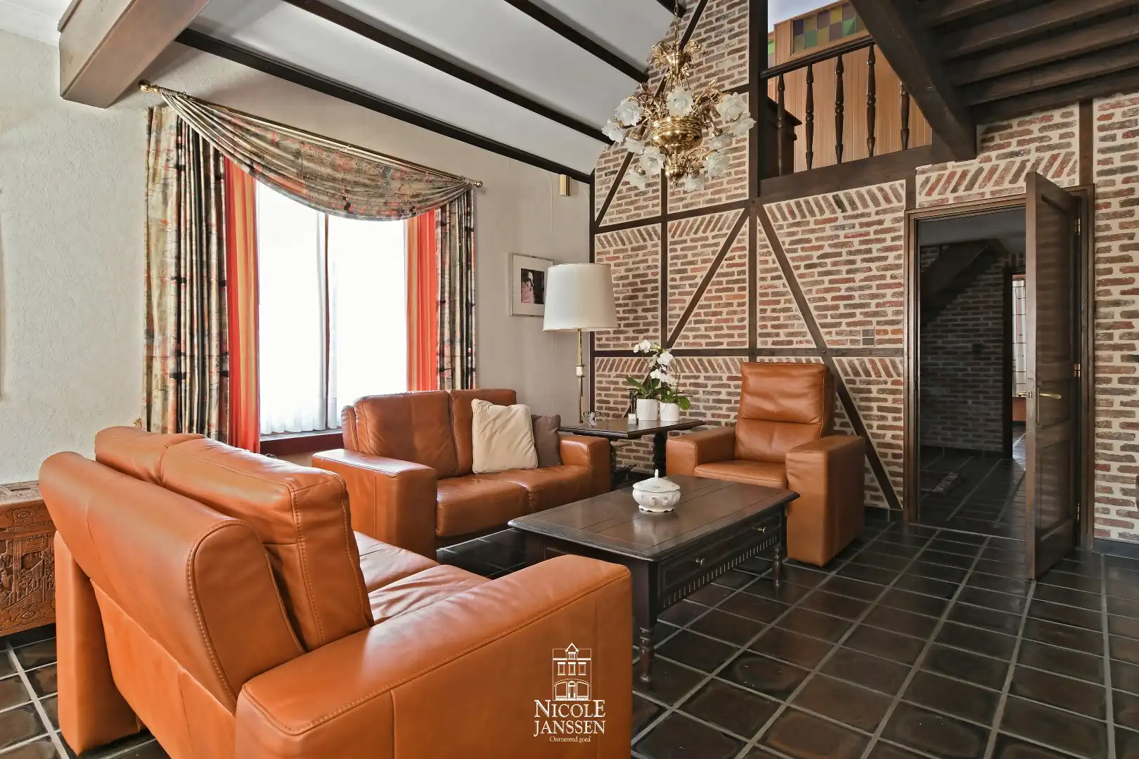 Ruime gezinswoning op een royaal perceel in een rustige omgeving  foto 3