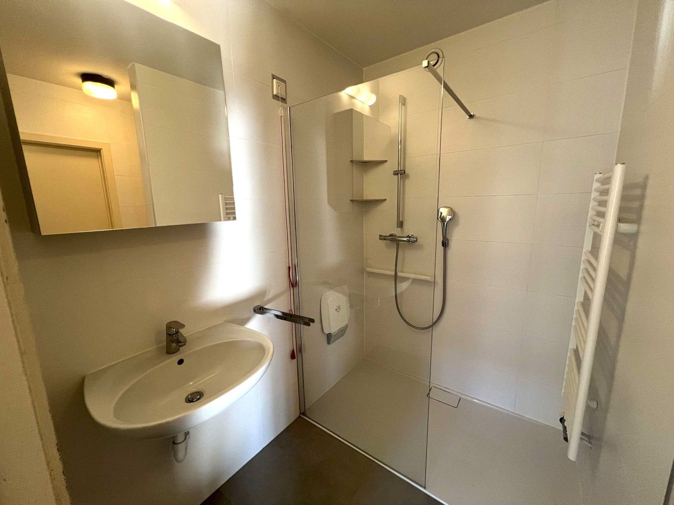 Instapklare, gerenoveerde serviceflat in een rustige en groene omgeving foto 8
