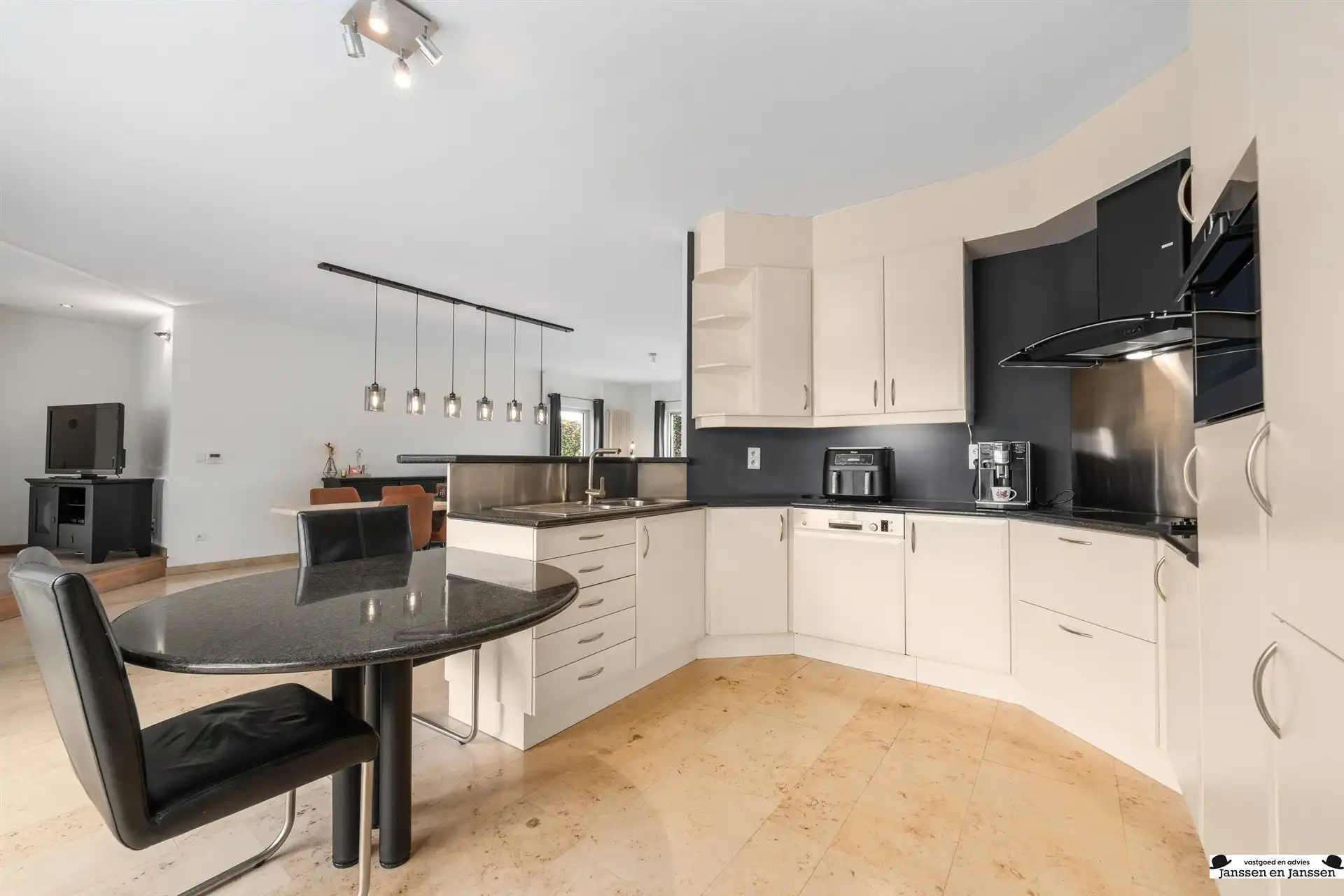 Energiezuinige woning op een perceel van 1991 m2 foto 11