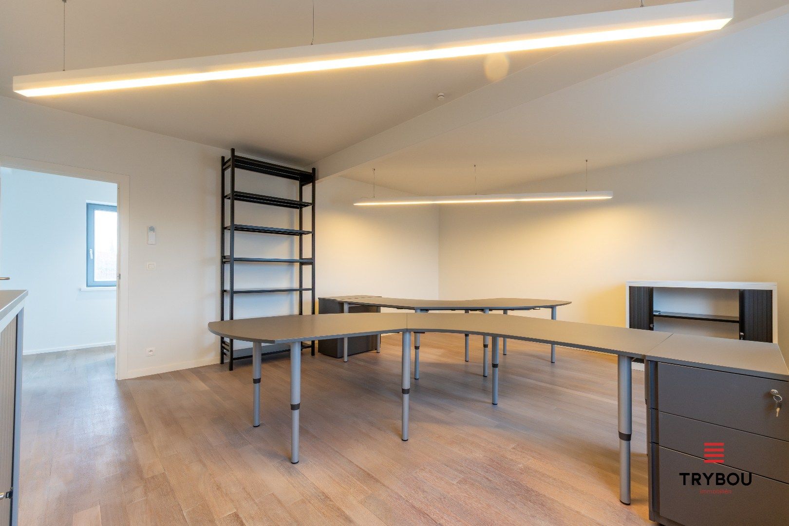 Groot kantoorgebouw op toplocatie te Ieper foto 17