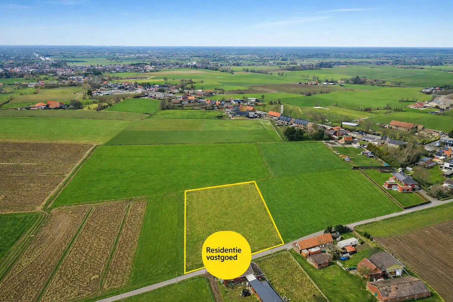 Uniek perceel bouwgrond met landelijk verzicht foto {{pictureIndex}}