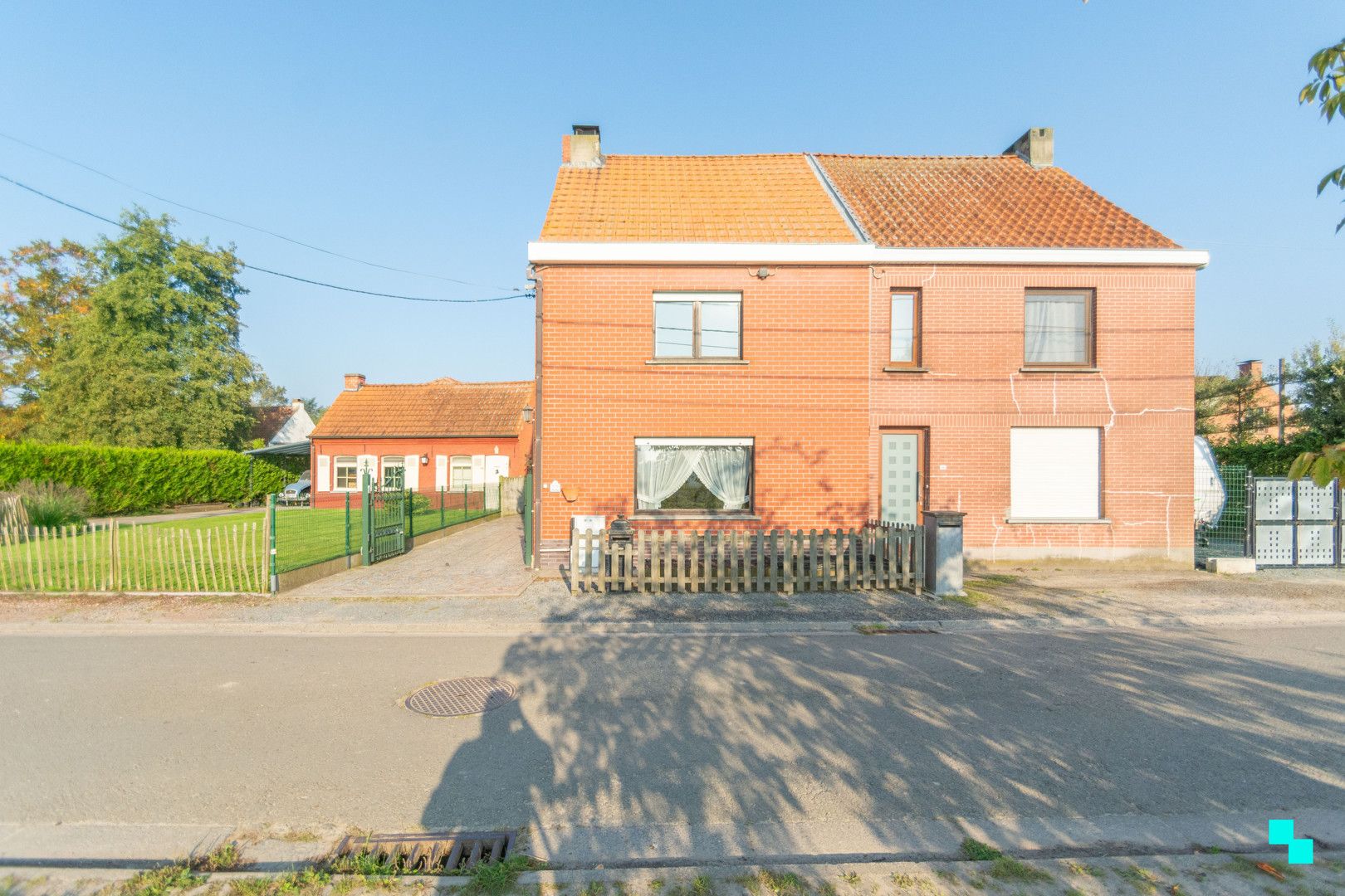 Te renoveren woning met opslagplaats te Bottelare dorp foto 1