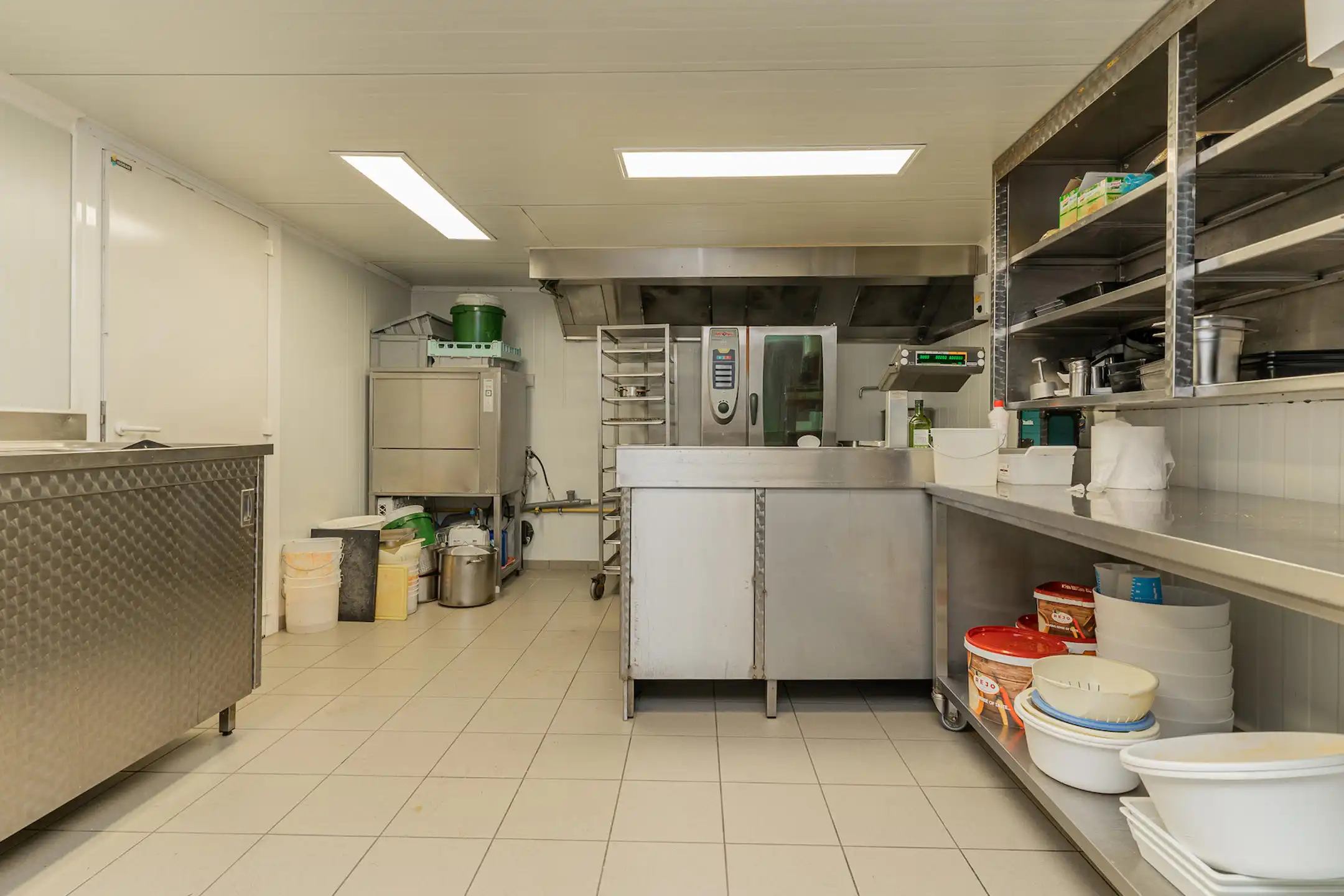 ANTWERPEN - Gunstig gelegen handelszaak aan hernieuwd plein foto 8