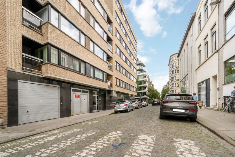 Verzorgd en heel centraal gelegen 2 slpk app. met terras foto 21