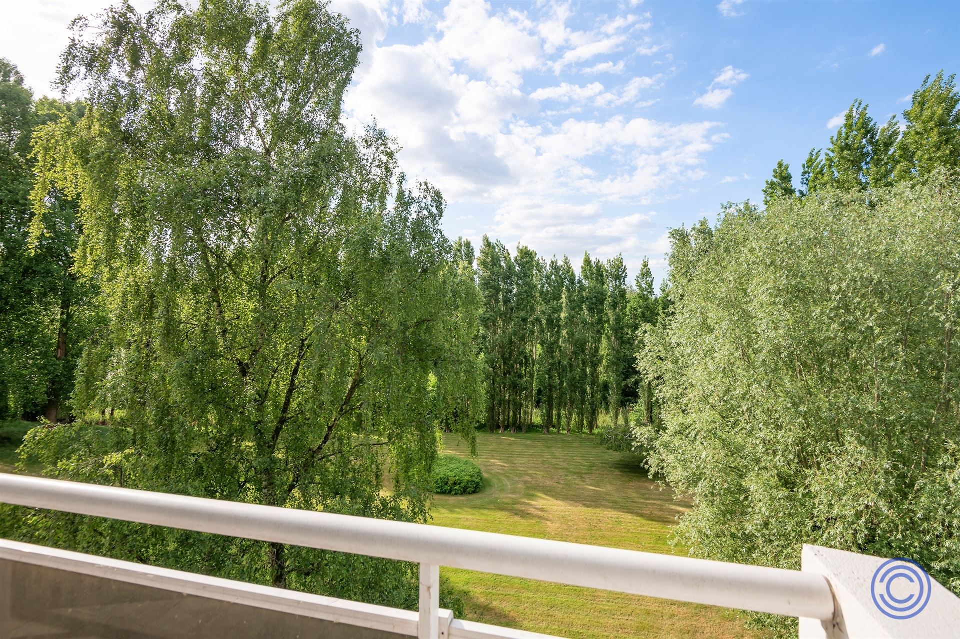 Ruim 3-slpk appartement met zonnig terras en P! foto 9
